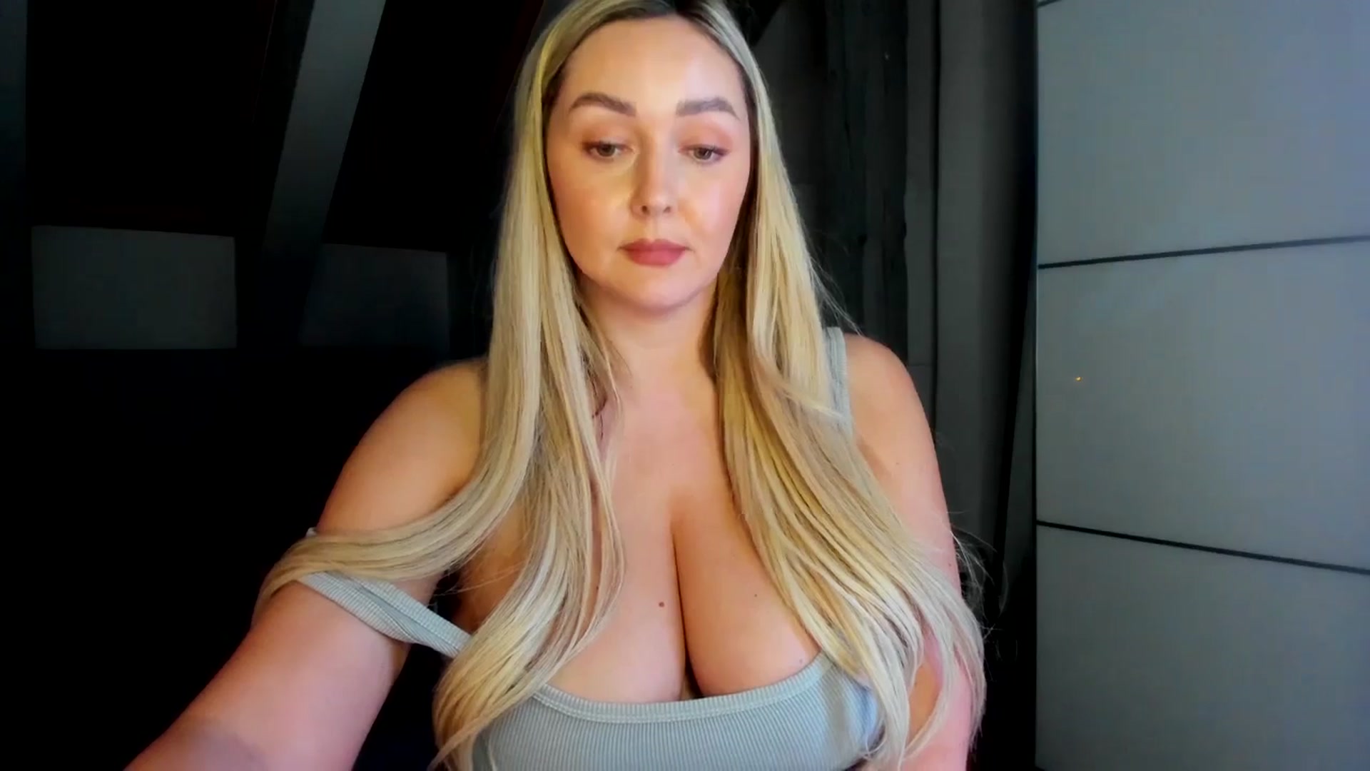 Gallery image thumbnail from Mi_Ha's myfreecams stream on, 03/24/2026, 17:39 image 15 of 20
