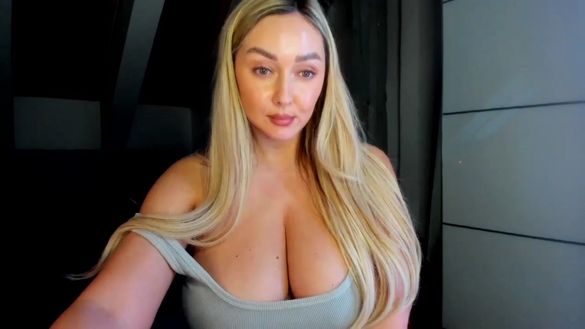 Gallery image thumbnail from Mi_Ha's myfreecams stream on, 03/24/2026, 17:39 image 12 of 20
