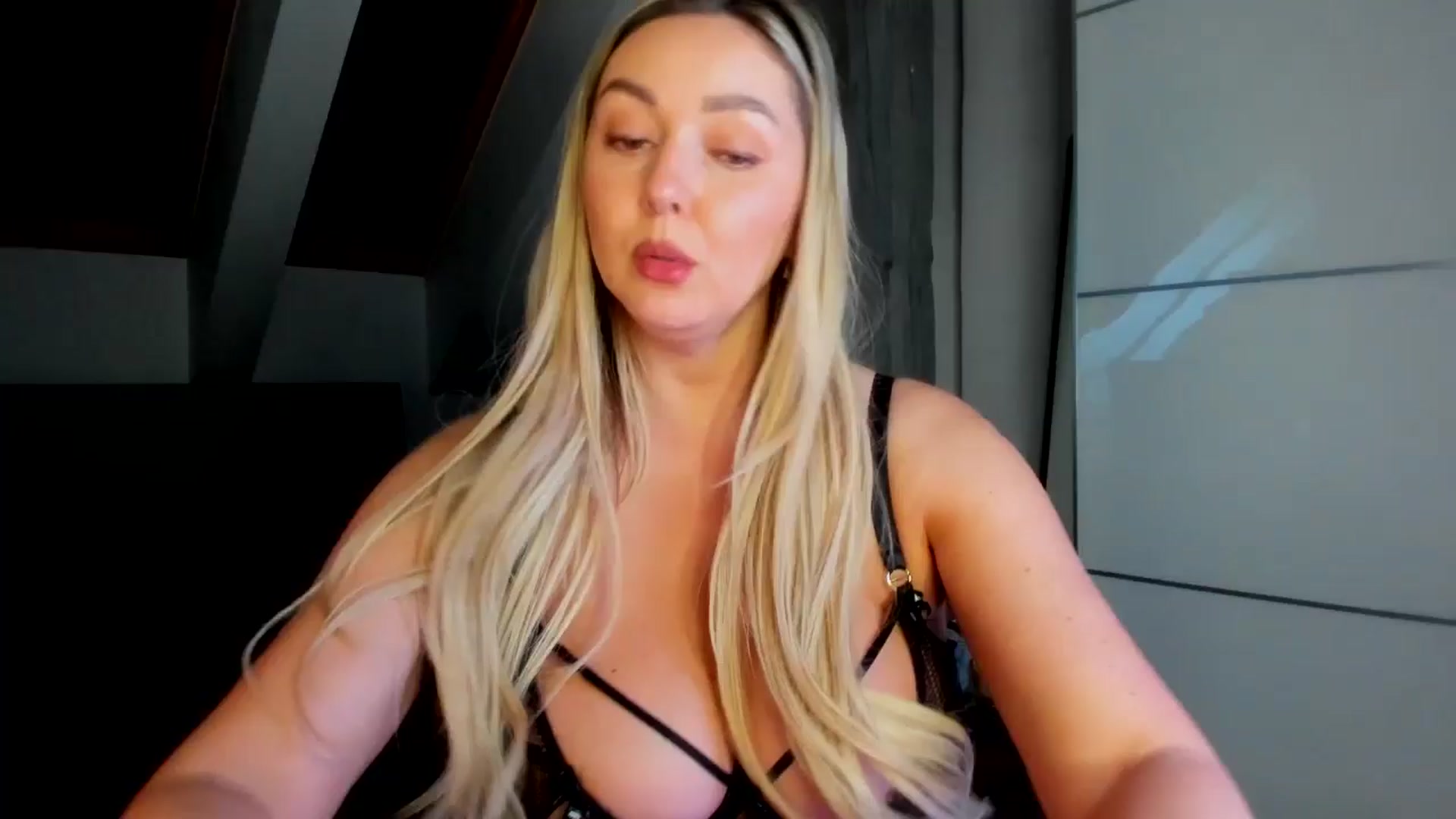 Gallery image thumbnail from Mi_Ha's myfreecams stream on, 03/28/2026, 17:24 image 14 of 20