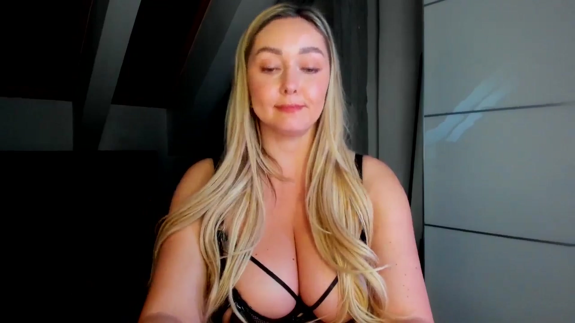 Gallery image thumbnail from Mi_Ha's myfreecams stream on, 03/28/2026, 17:24 image 17 of 20