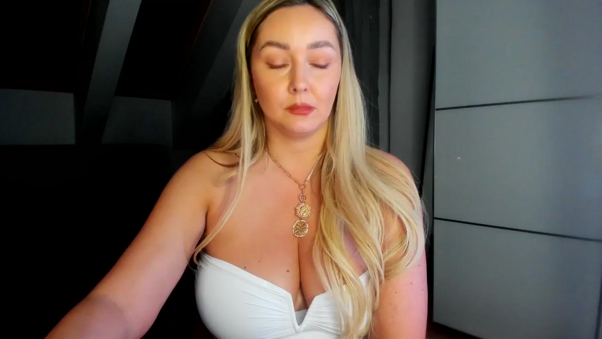 Gallery image thumbnail from Mi_Ha's myfreecams stream on, 03/29/2026, 20:08 image 1 of 20