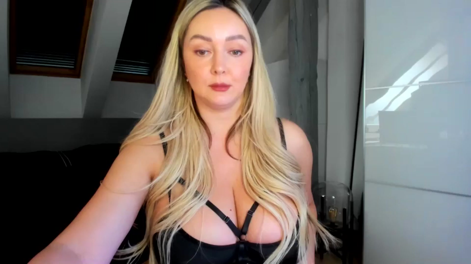 Gallery image thumbnail from Mi_Ha's myfreecams stream on, 03/31/2026, 14:03 image 17 of 20