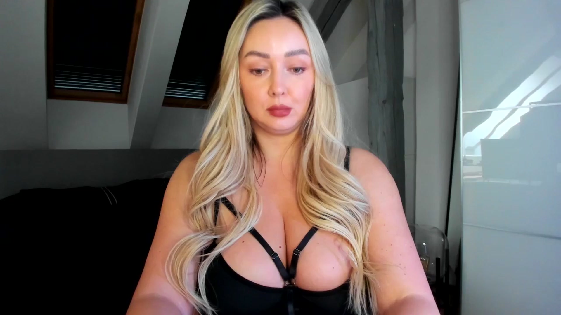 Gallery image thumbnail from Mi_Ha's myfreecams stream on, 03/31/2026, 14:03 image 4 of 20