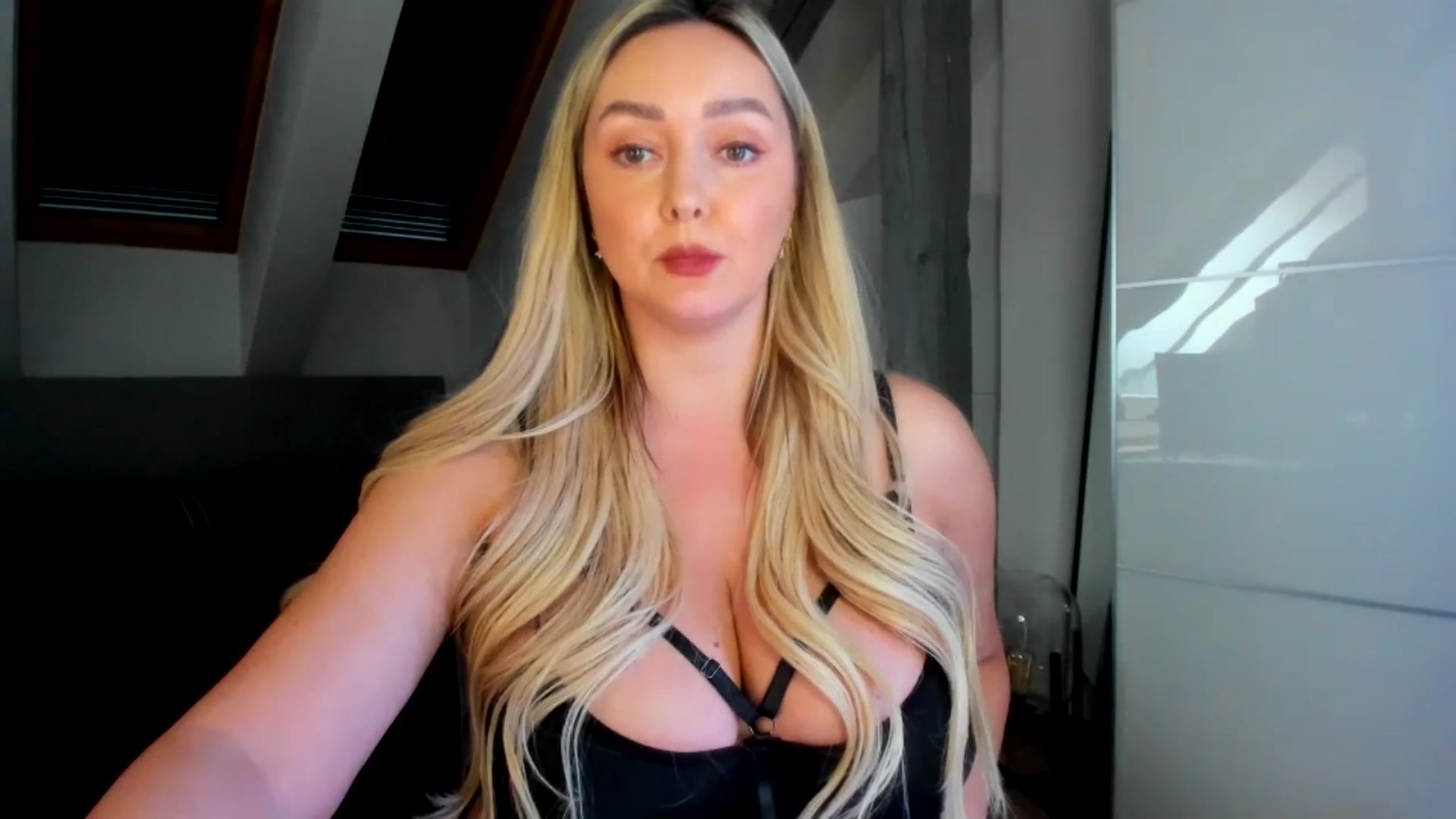 Gallery image thumbnail from Mi_Ha's myfreecams stream on, 03/31/2026, 15:48 image 18 of 20