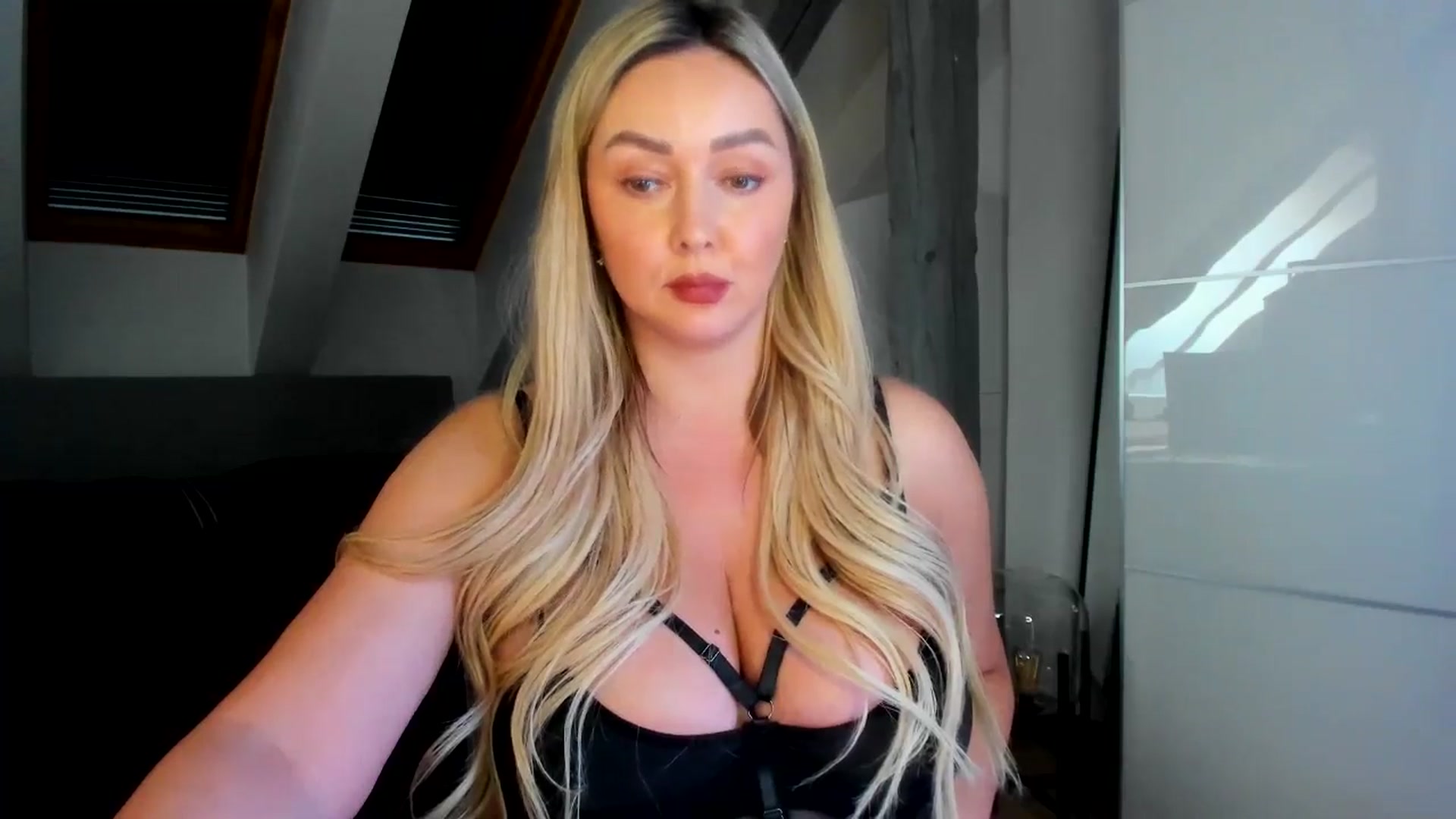 Gallery image thumbnail from Mi_Ha's myfreecams stream on, 03/31/2026, 15:48 image 15 of 20