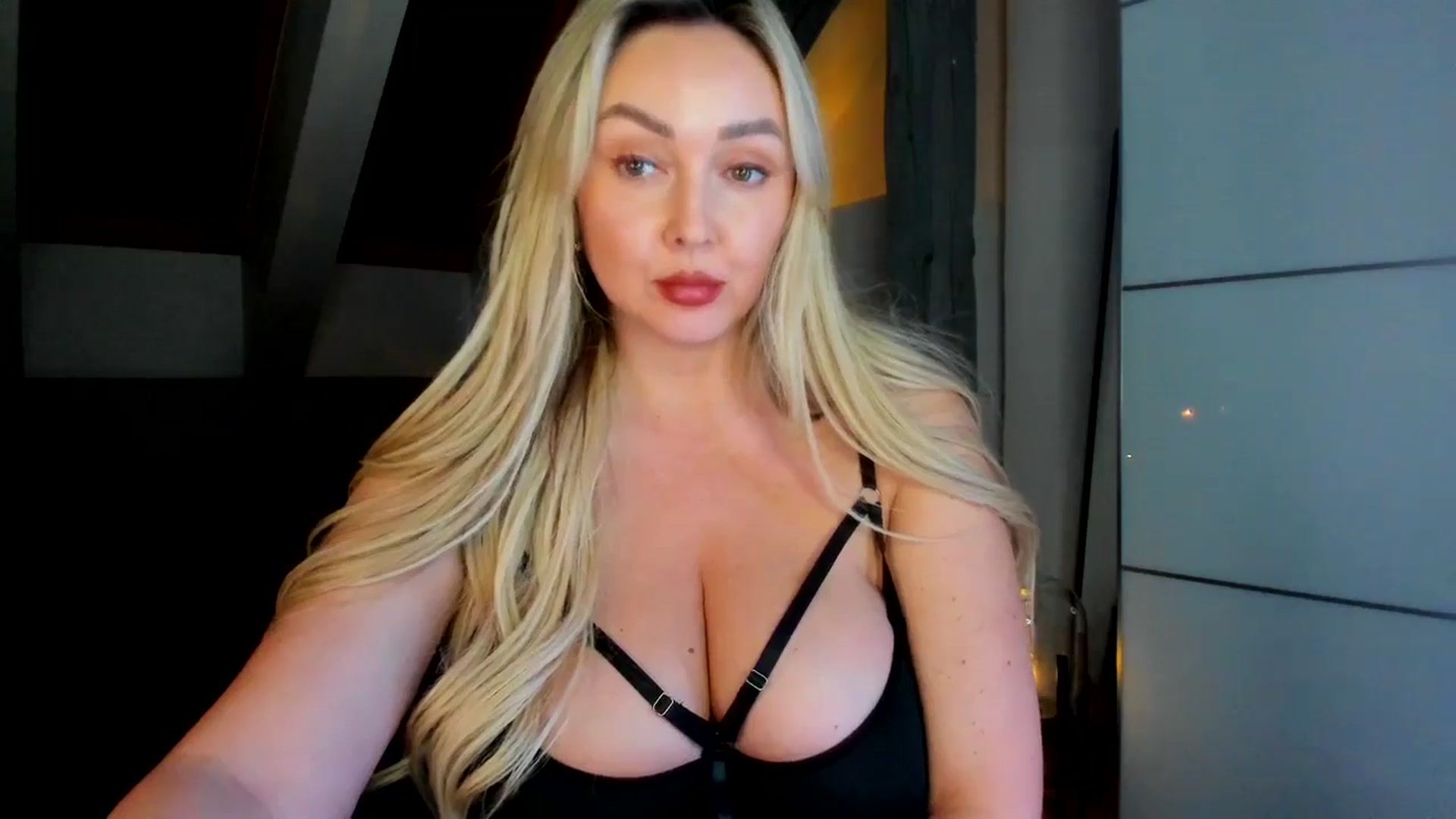 Gallery image thumbnail from Mi_Ha's myfreecams stream on, 03/31/2026, 21:03 image 6 of 20