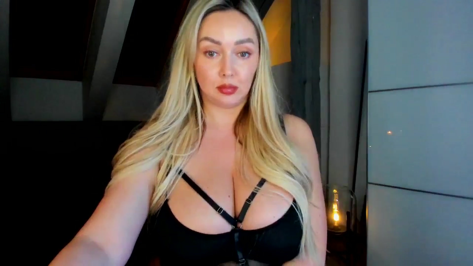 Gallery image thumbnail from Mi_Ha's myfreecams stream on, 03/31/2026, 21:03 image 5 of 20