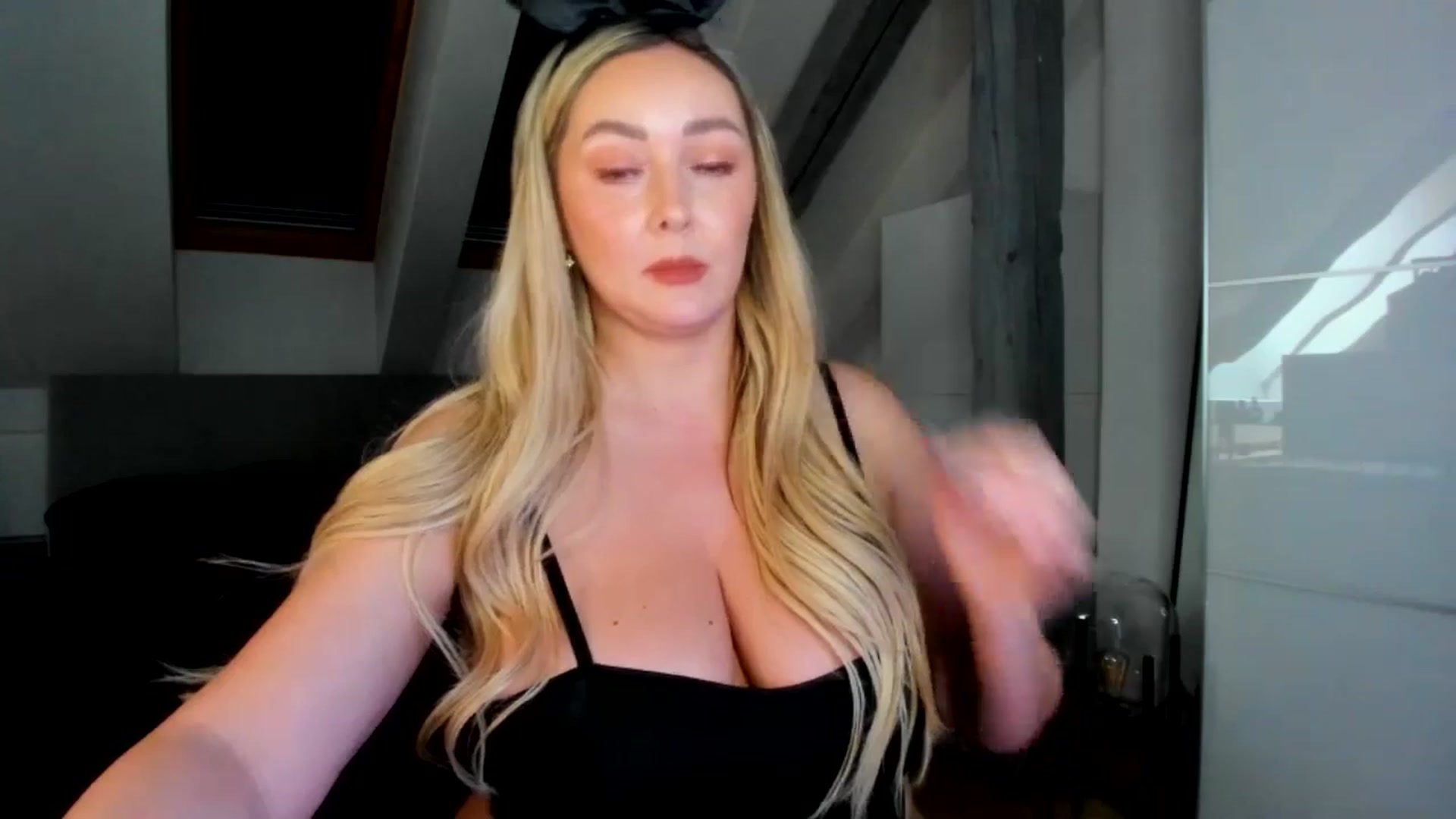 Gallery image thumbnail from Mi_Ha's myfreecams stream on, 04/04/2026, 14:24 image 11 of 20