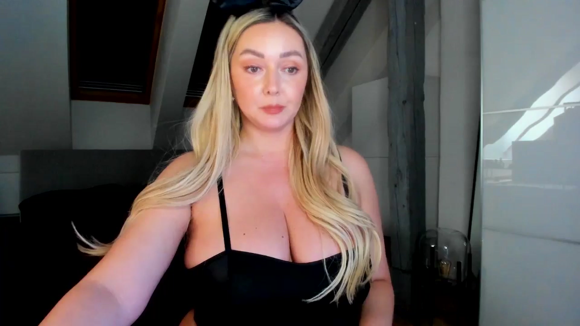 Gallery image thumbnail from Mi_Ha's myfreecams stream on, 04/04/2026, 14:24 image 16 of 20