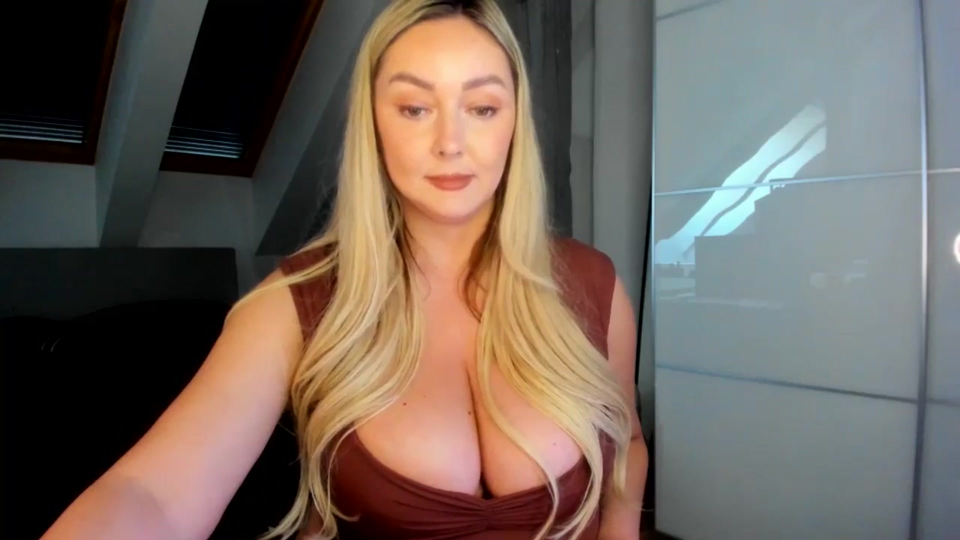 Gallery image thumbnail from Mi_Ha's myfreecams stream on, 04/06/2026, 14:51 image 9 of 20