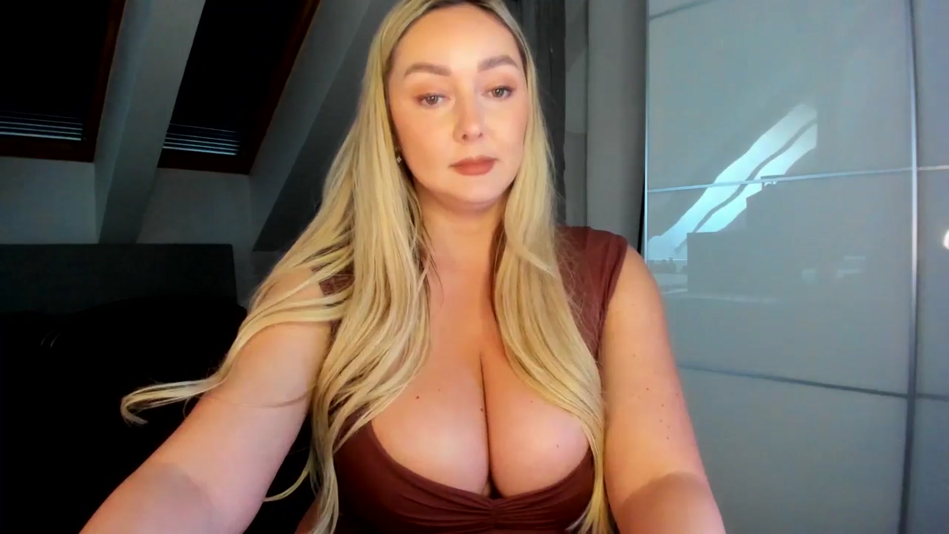 Gallery image thumbnail from Mi_Ha's myfreecams stream on, 04/06/2026, 14:51 image 5 of 20