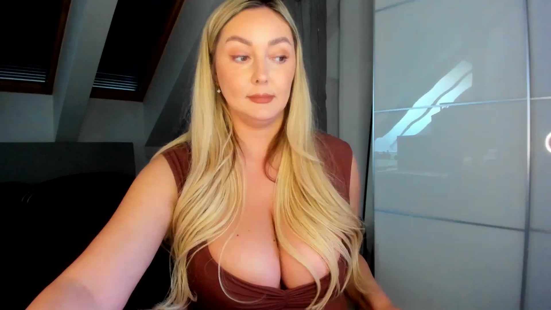 Gallery image thumbnail from Mi_Ha's myfreecams stream on, 04/06/2026, 14:51 image 15 of 20