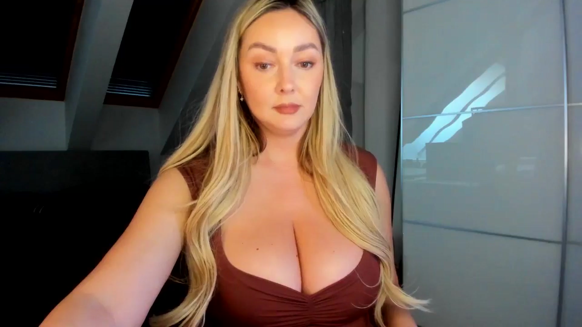Gallery image thumbnail from Mi_Ha's myfreecams stream on, 04/06/2026, 15:53 image 3 of 20