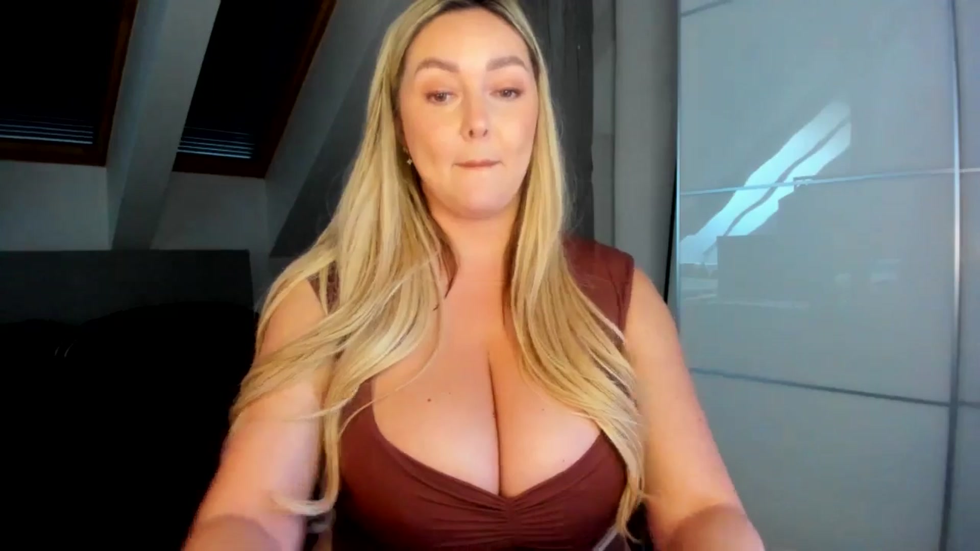 Gallery image thumbnail from Mi_Ha's myfreecams stream on, 04/06/2026, 15:53 image 15 of 20