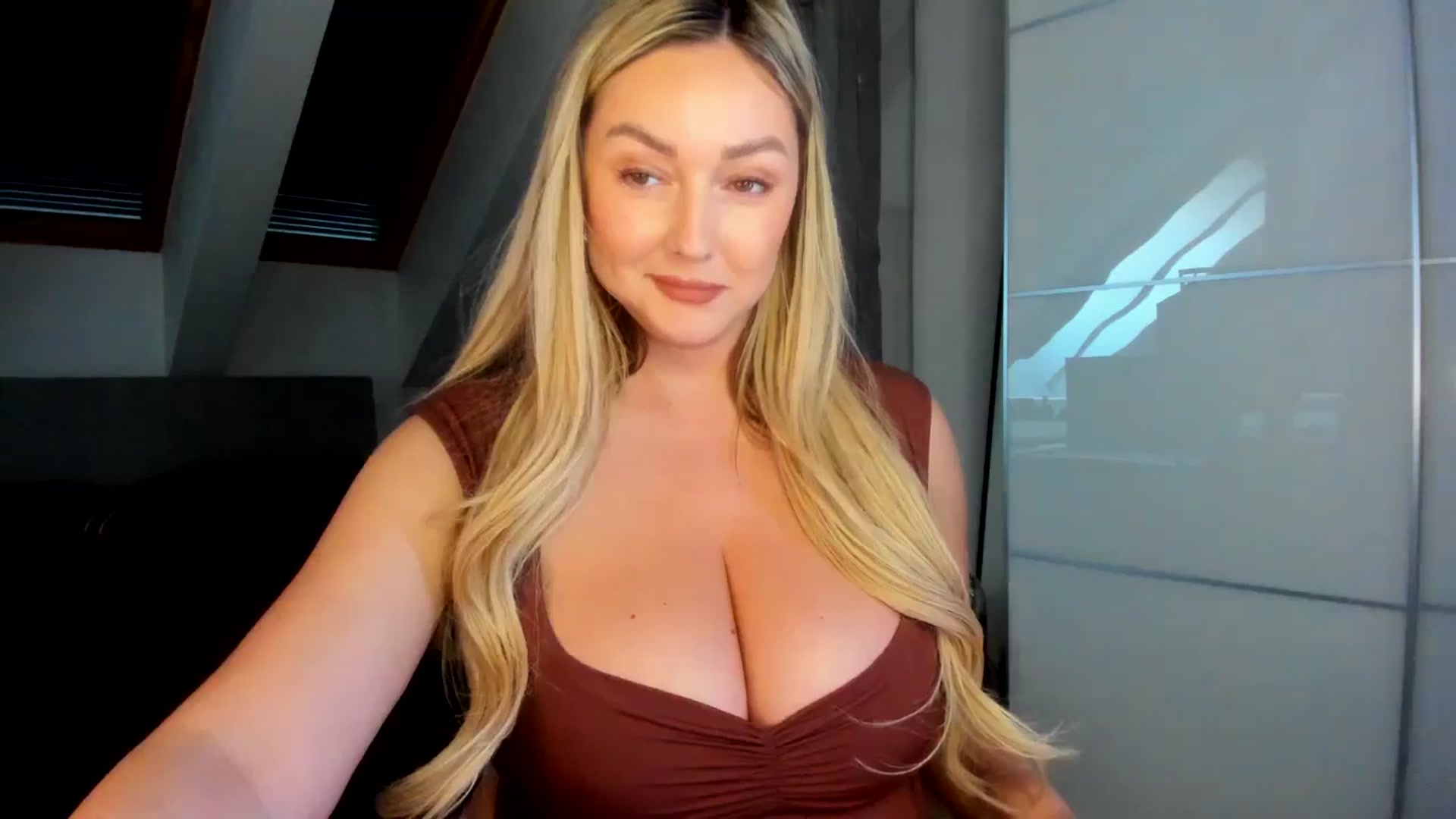 Gallery image thumbnail from Mi_Ha's myfreecams stream on, 04/06/2026, 15:53 image 2 of 20