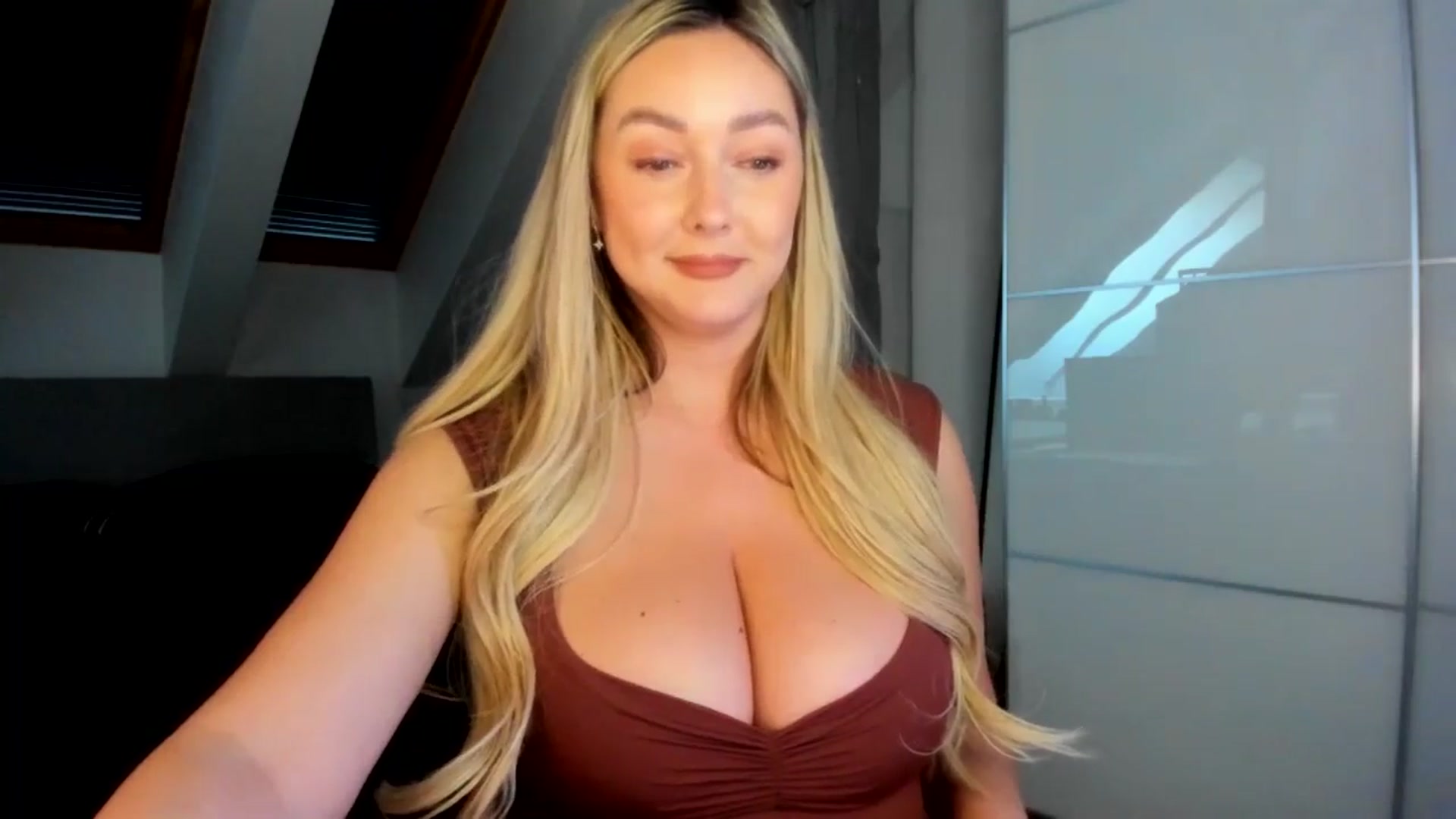 Gallery image thumbnail from Mi_Ha's myfreecams stream on, 04/06/2026, 15:53 image 6 of 20