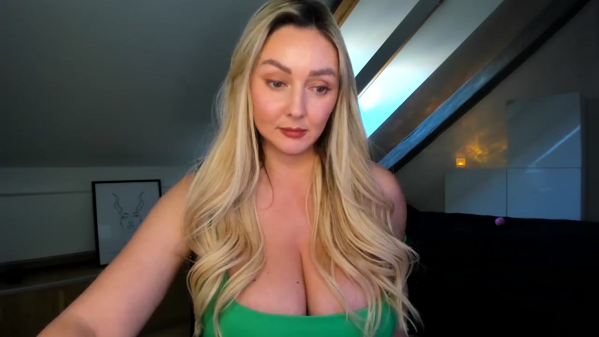 Gallery image thumbnail from Mi_Ha's myfreecams stream on, 04/09/2026, 16:41 image 4 of 20