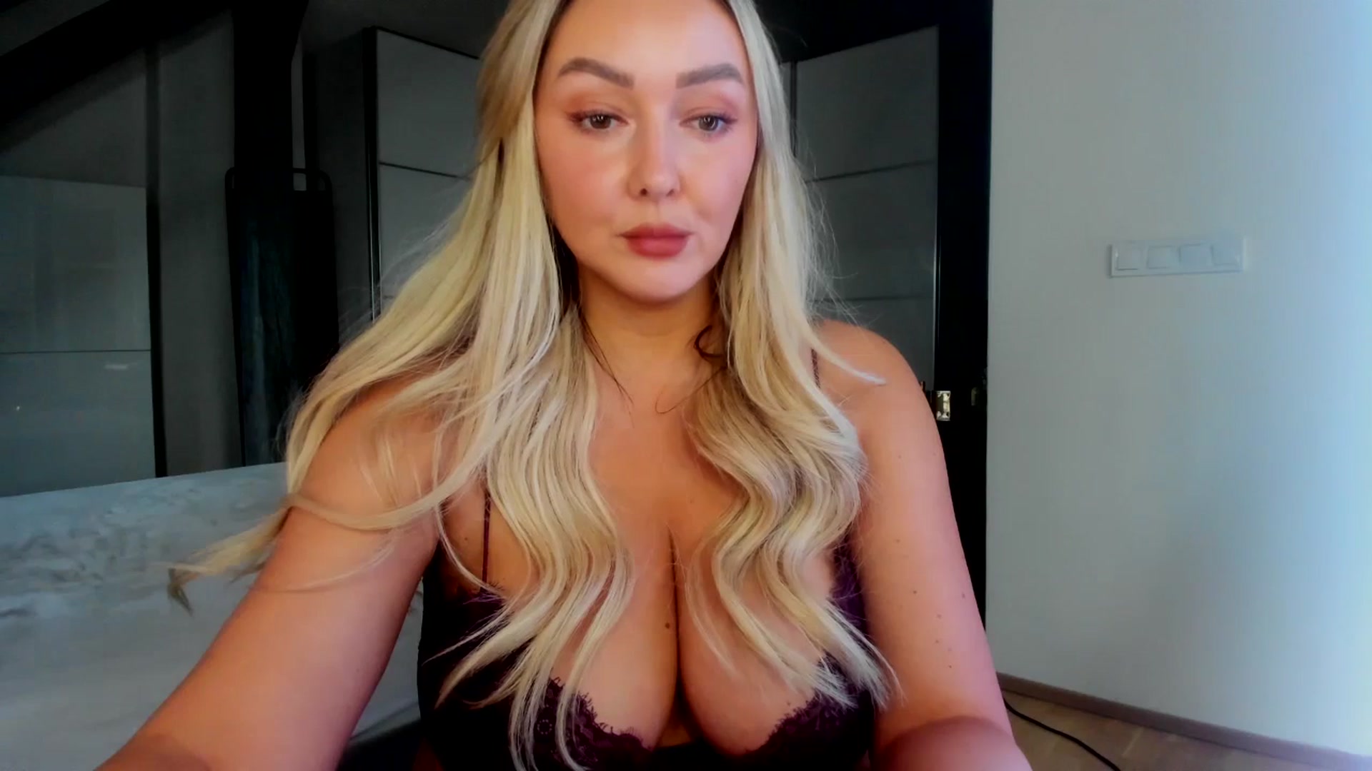 Gallery image thumbnail from Mi_Ha's myfreecams stream on, 04/12/2026, 13:07 image 10 of 20