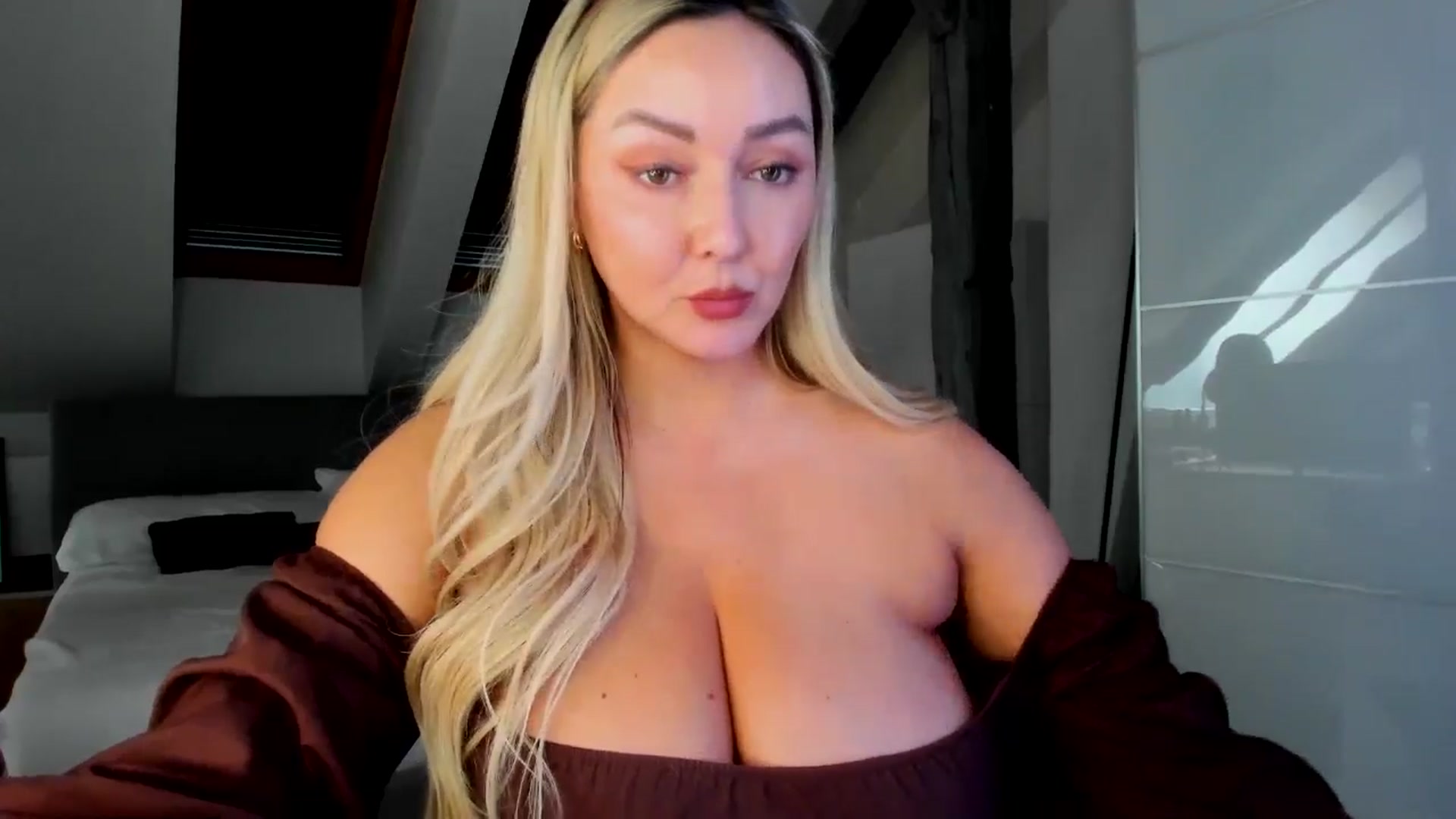 Gallery image thumbnail from Mi_Ha's myfreecams stream on, 04/13/2026, 15:05 image 3 of 20