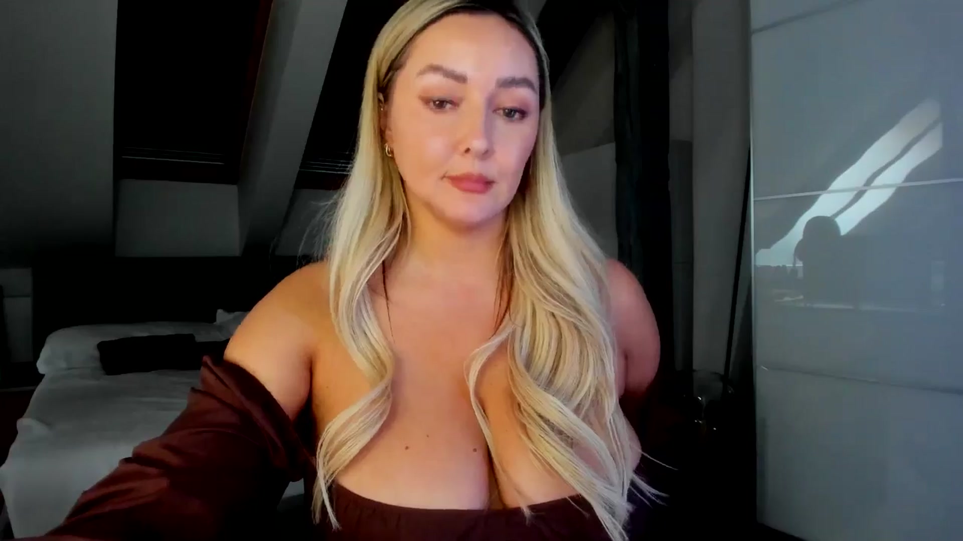Gallery image thumbnail from Mi_Ha's myfreecams stream on, 04/13/2026, 16:11 image 16 of 20