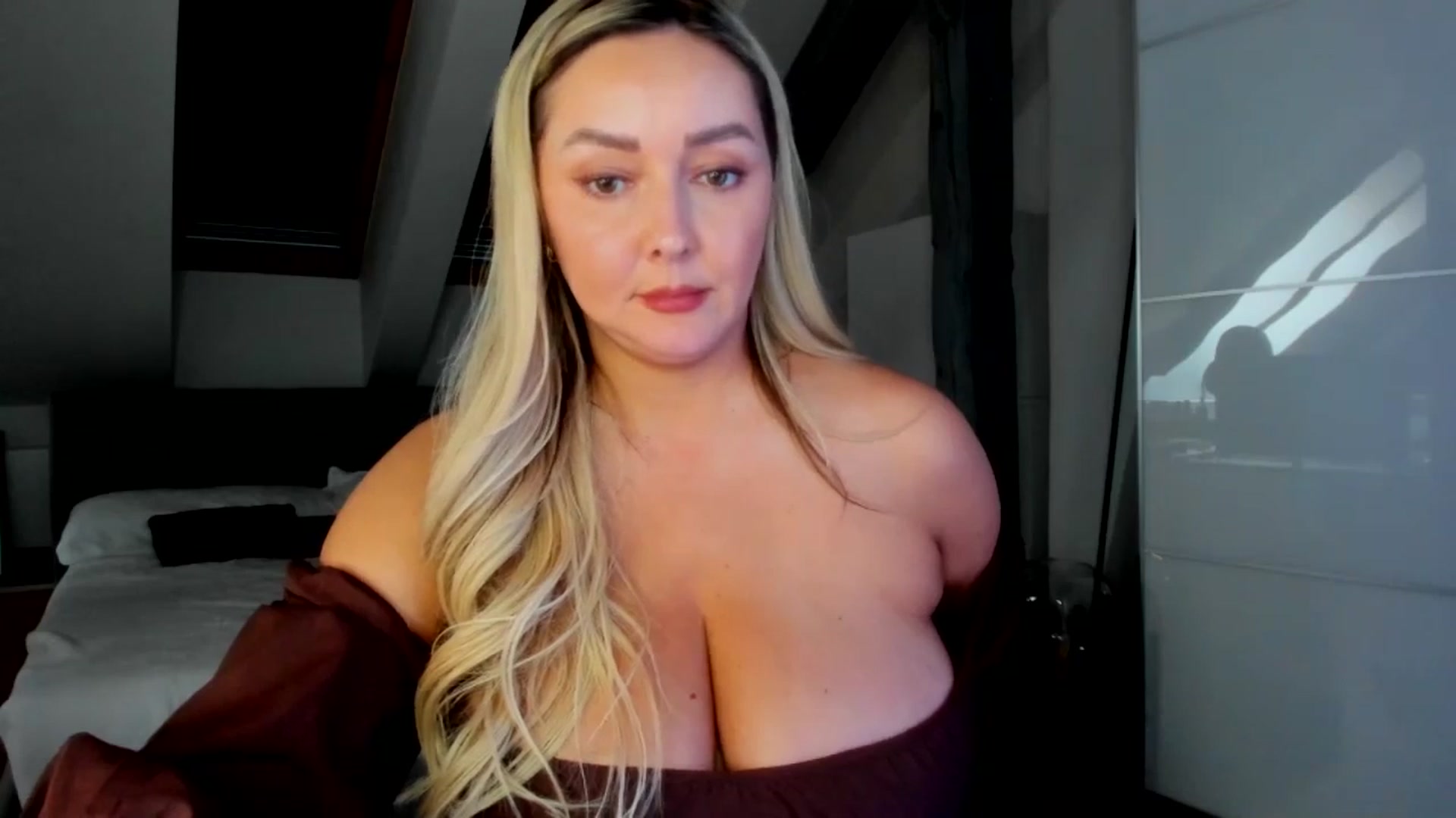 Gallery image thumbnail from Mi_Ha's myfreecams stream on, 04/13/2026, 16:11 image 8 of 20