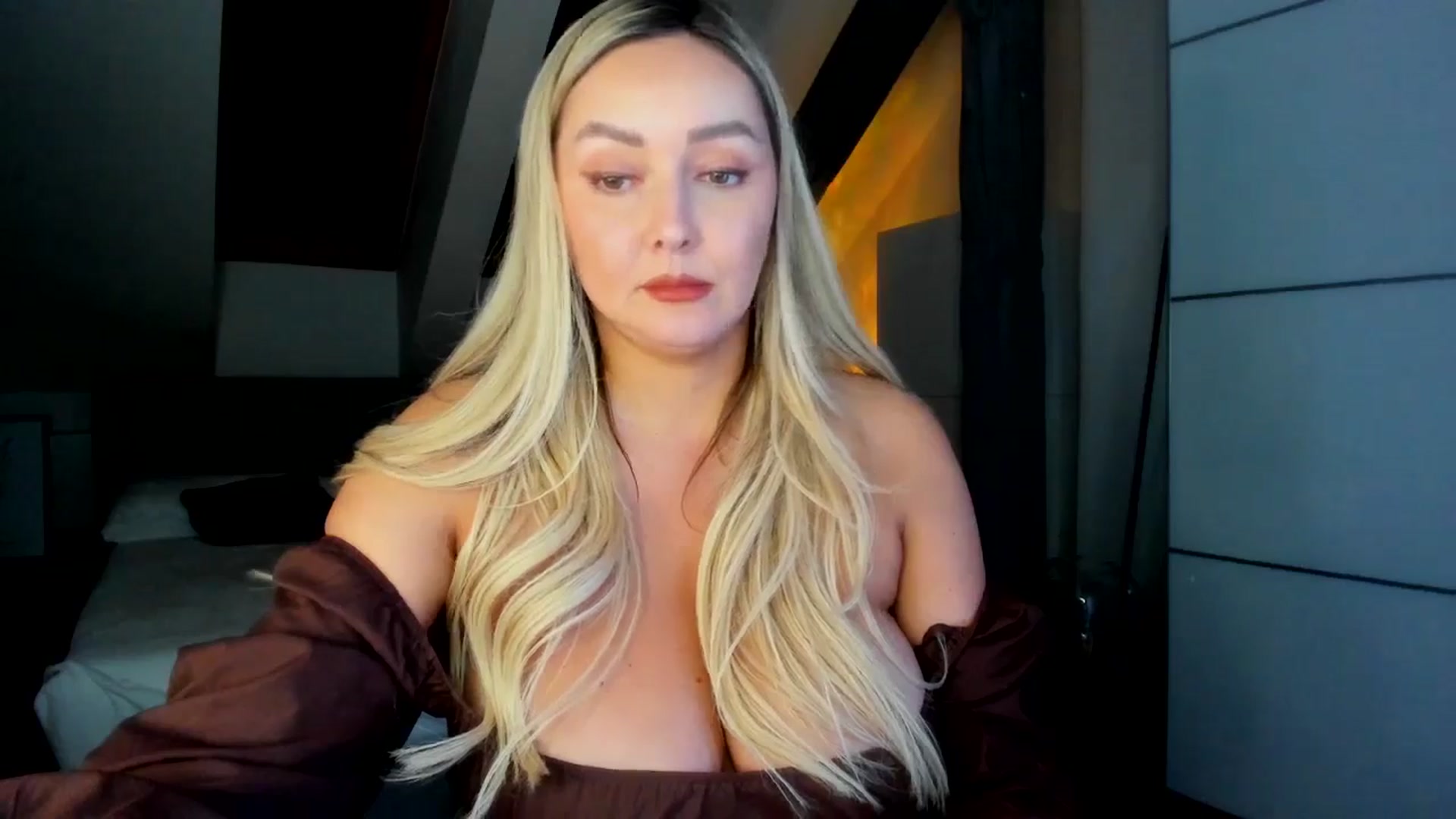 Gallery image thumbnail from Mi_Ha's myfreecams stream on, 04/13/2026, 20:37 image 14 of 20
