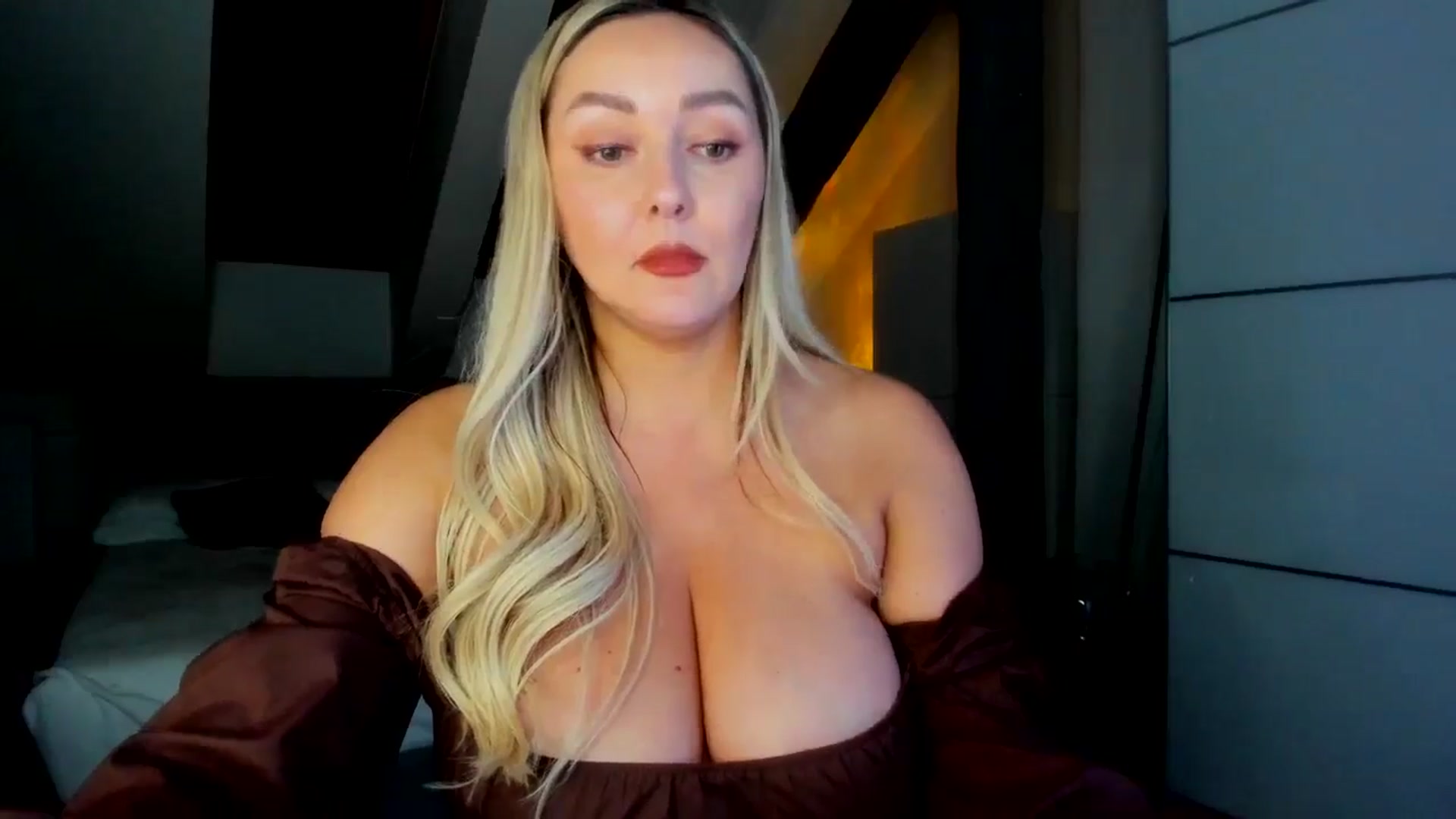 Gallery image thumbnail from Mi_Ha's myfreecams stream on, 04/13/2026, 20:37 image 9 of 20