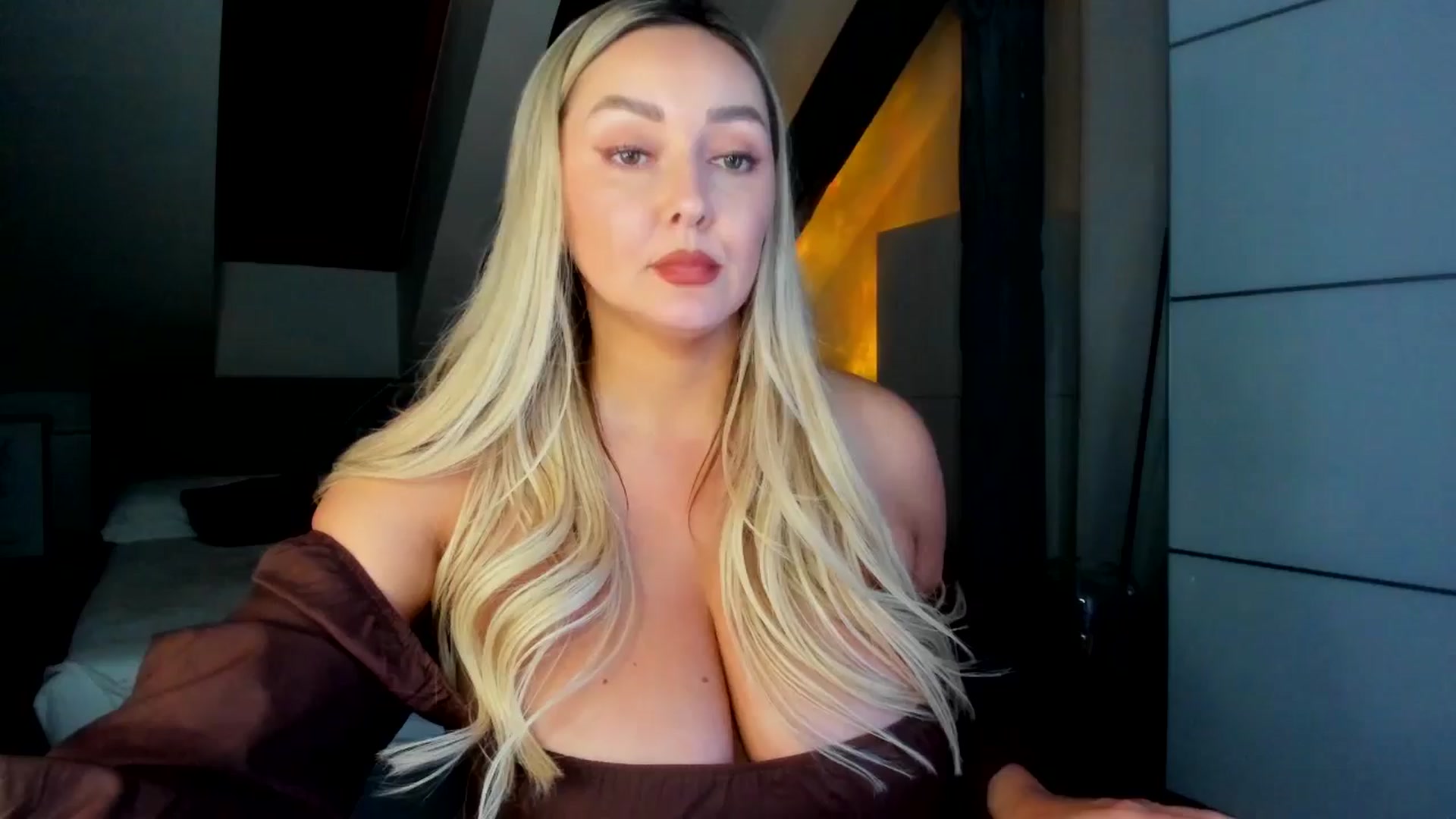 Gallery image thumbnail from Mi_Ha's myfreecams stream on, 04/13/2026, 20:37 image 15 of 20