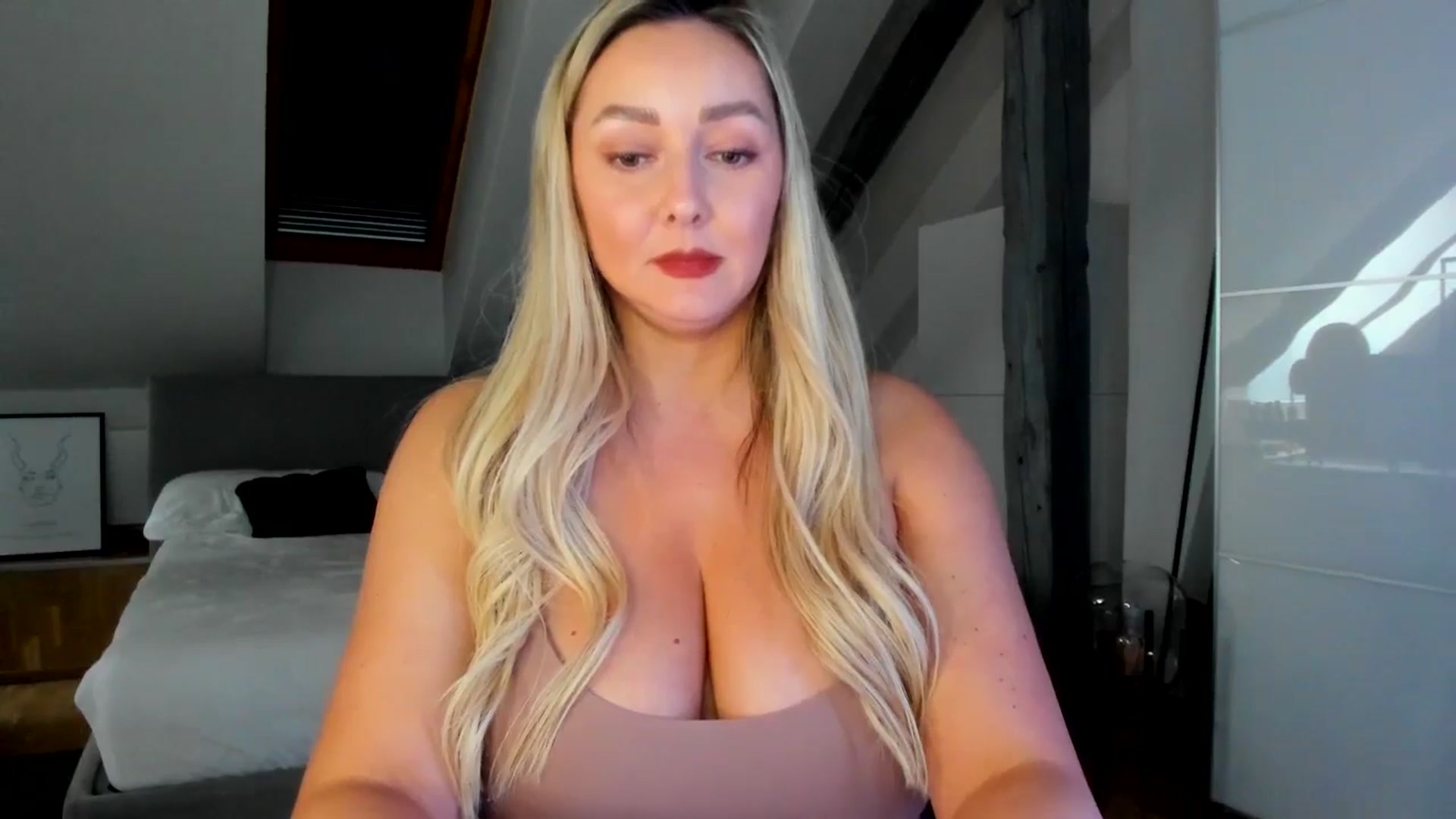 Gallery image thumbnail from Mi_Ha's myfreecams stream on, 04/15/2026, 15:21 image 8 of 20