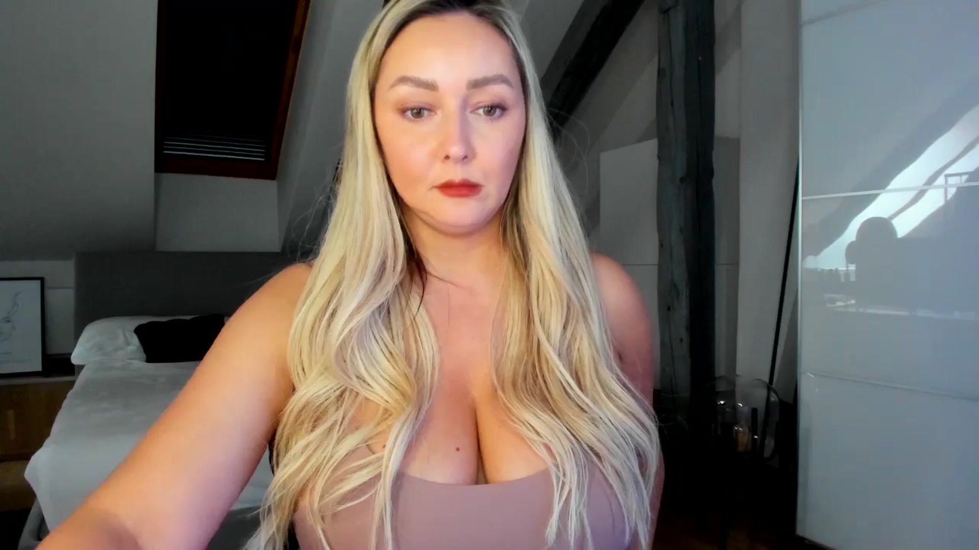 Gallery image thumbnail from Mi_Ha's myfreecams stream on, 04/15/2026, 15:21 image 2 of 20
