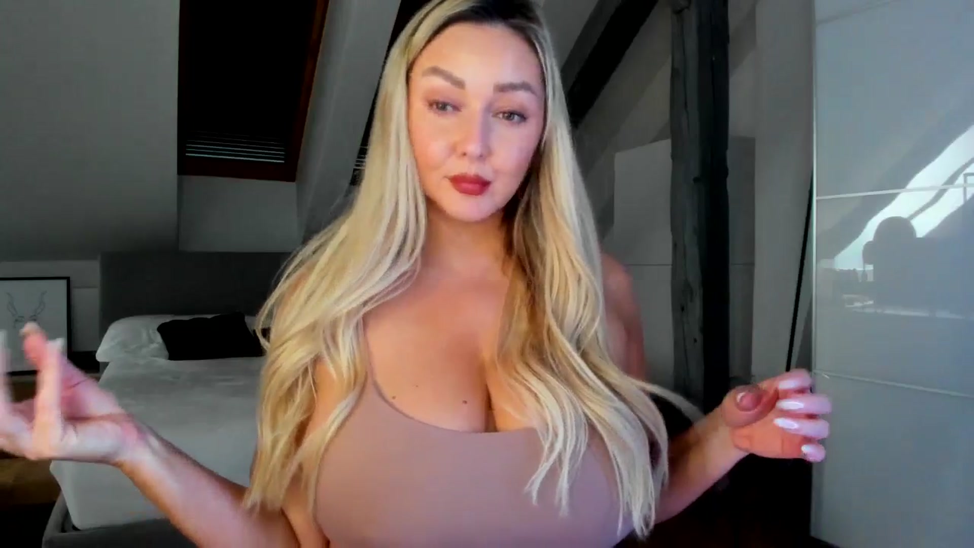 Gallery image thumbnail from Mi_Ha's myfreecams stream on, 04/15/2026, 15:21 image 6 of 20