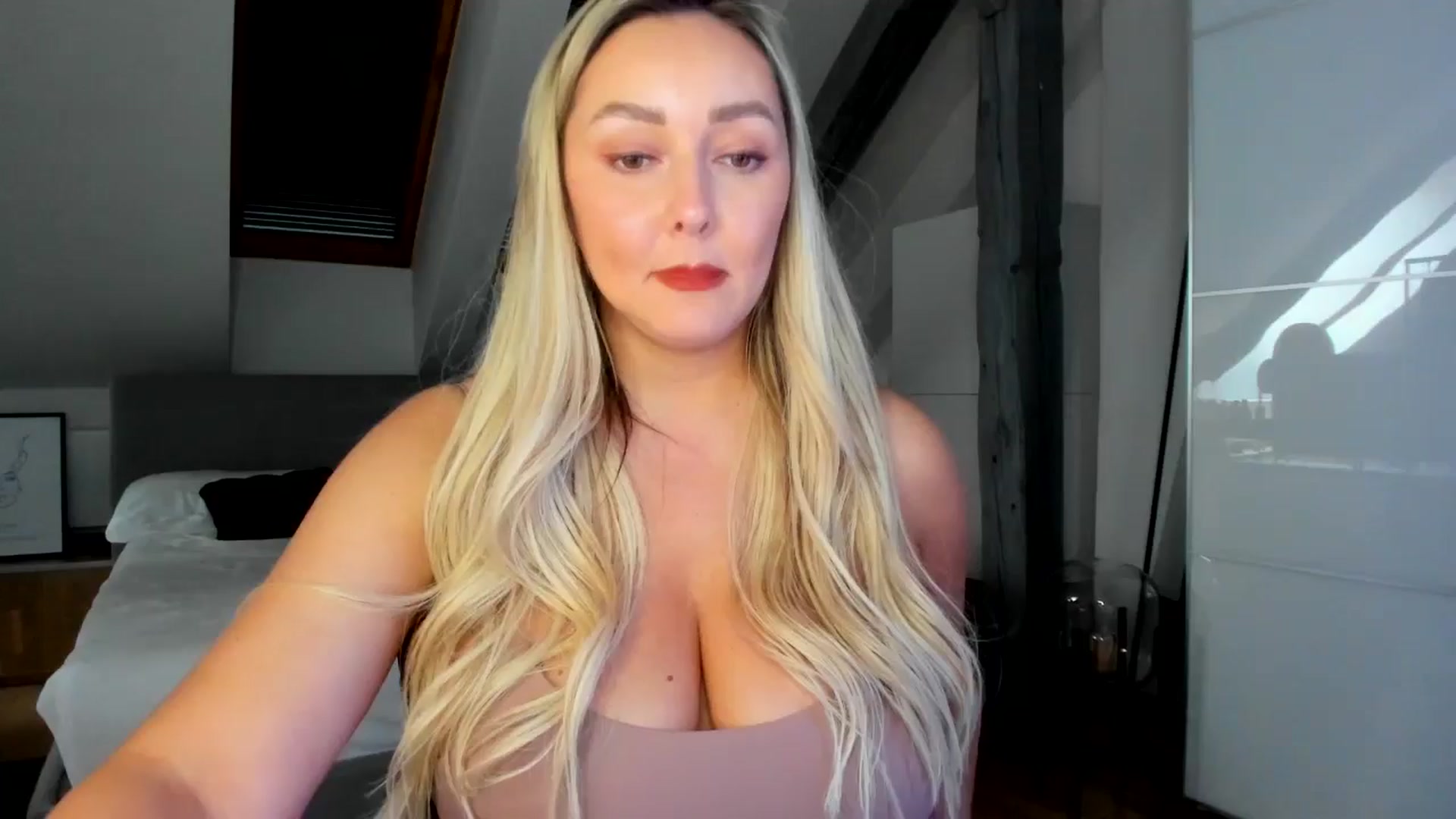 Gallery image thumbnail from Mi_Ha's myfreecams stream on, 04/15/2026, 15:21 image 1 of 20
