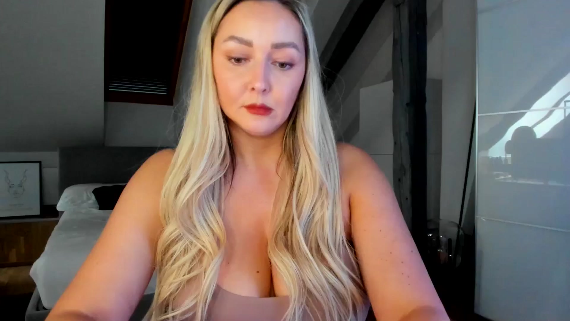 Gallery image thumbnail from Mi_Ha's myfreecams stream on, 04/15/2026, 15:21 image 5 of 20