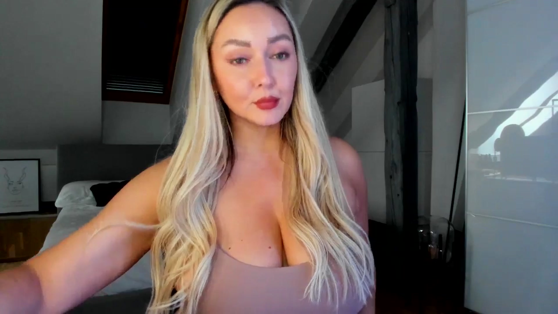 Gallery image thumbnail from Mi_Ha's myfreecams stream on, 04/15/2026, 15:21 image 4 of 20