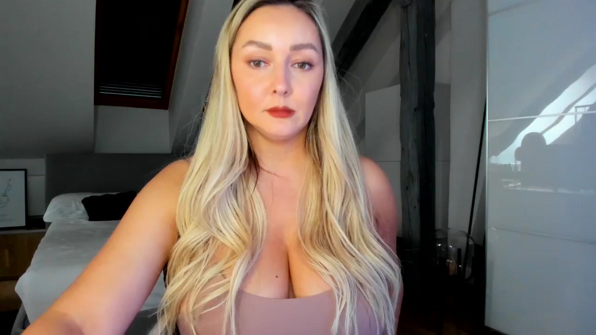 Gallery image thumbnail from Mi_Ha's myfreecams stream on, 04/15/2026, 15:21 image 3 of 20
