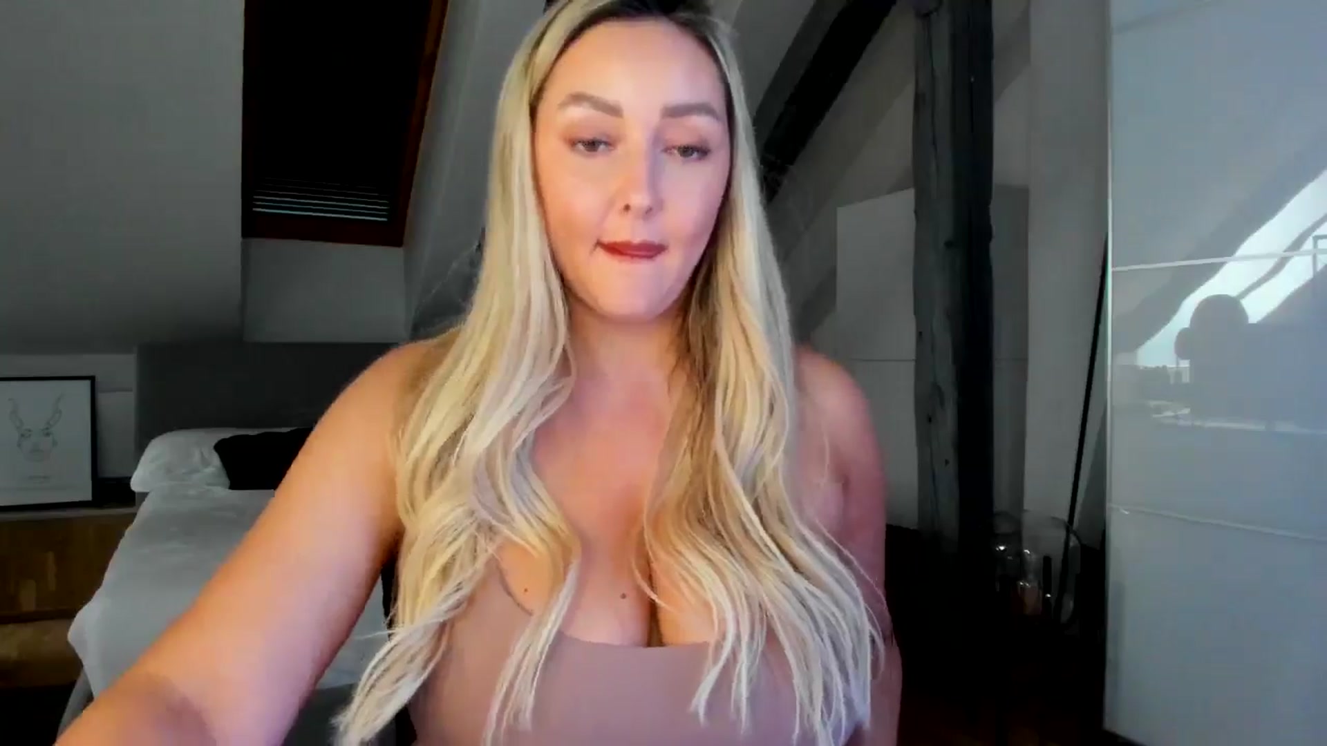 Gallery image thumbnail from Mi_Ha's myfreecams stream on, 04/15/2026, 15:21 image 7 of 20