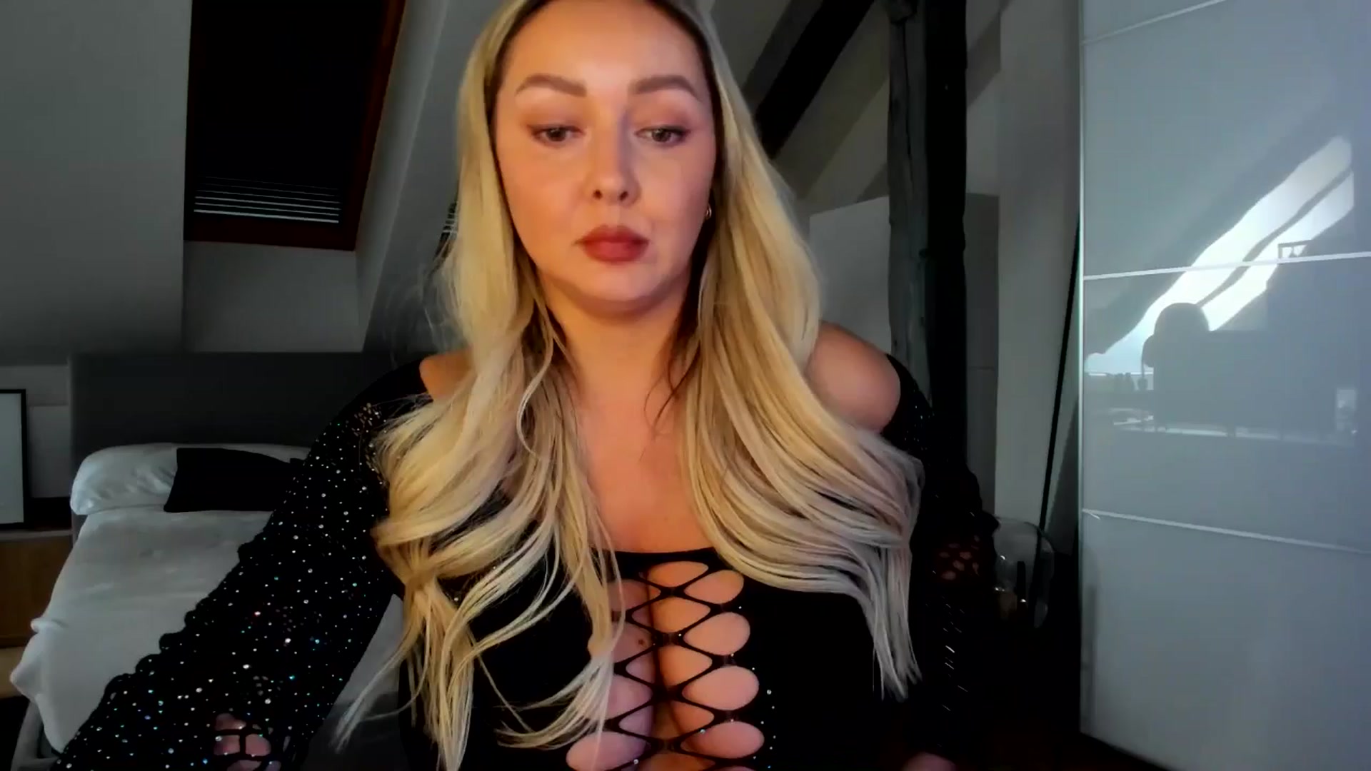 Gallery image thumbnail from Mi_Ha's myfreecams stream on, 04/16/2026, 13:16 image 1 of 20