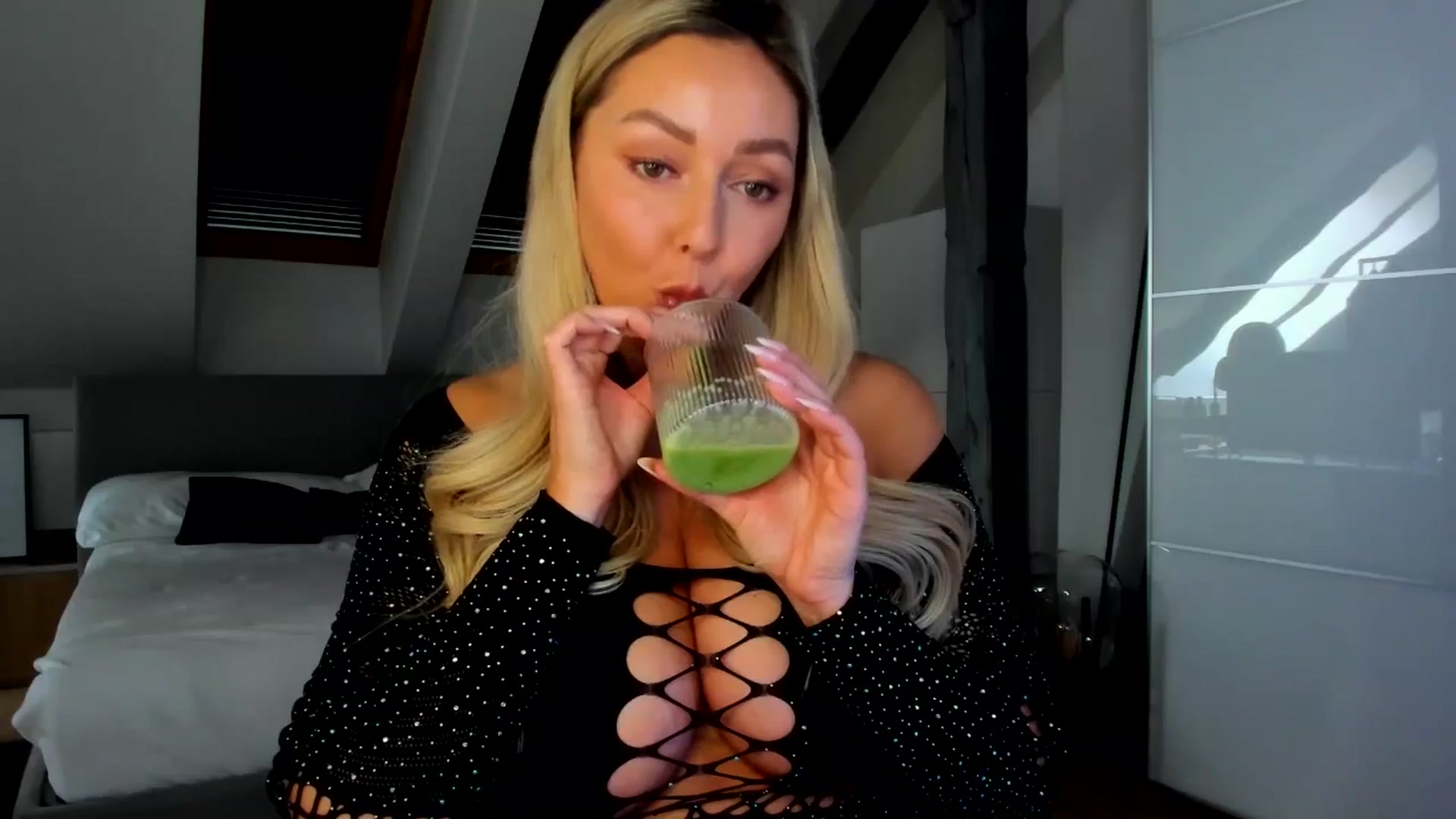 Gallery image thumbnail from Mi_Ha's myfreecams stream on, 04/16/2026, 13:16 image 10 of 20