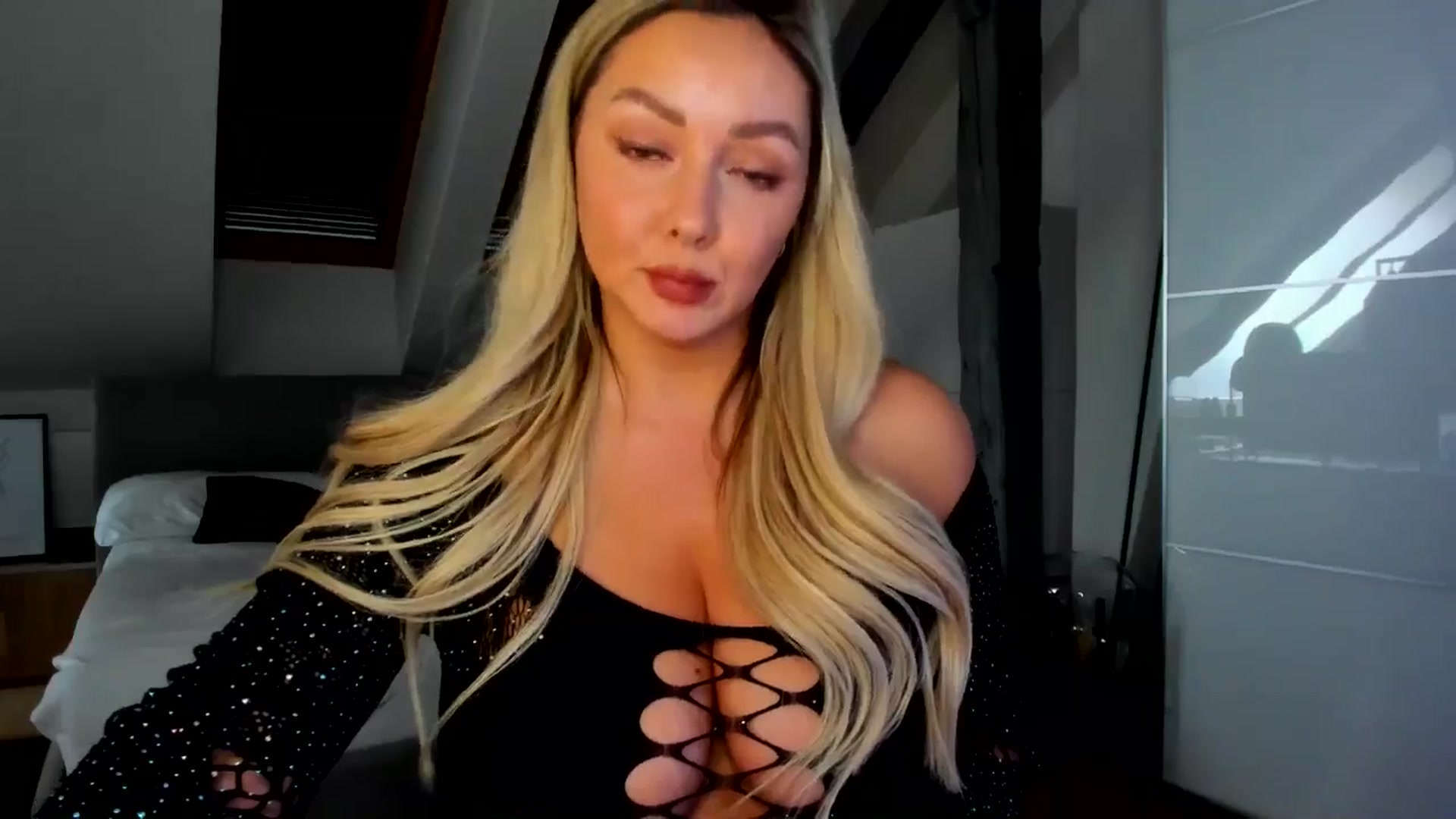 Gallery image thumbnail from Mi_Ha's myfreecams stream on, 04/16/2026, 13:16 image 12 of 20