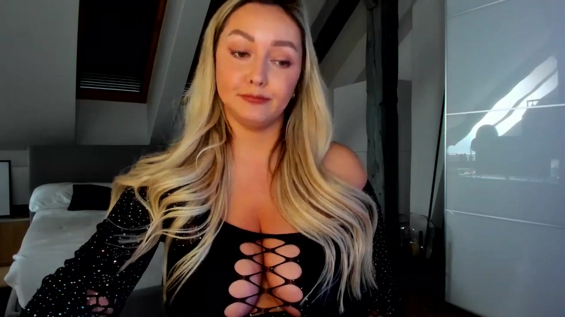 Gallery image thumbnail from Mi_Ha's myfreecams stream on, 04/16/2026, 13:16 image 3 of 20