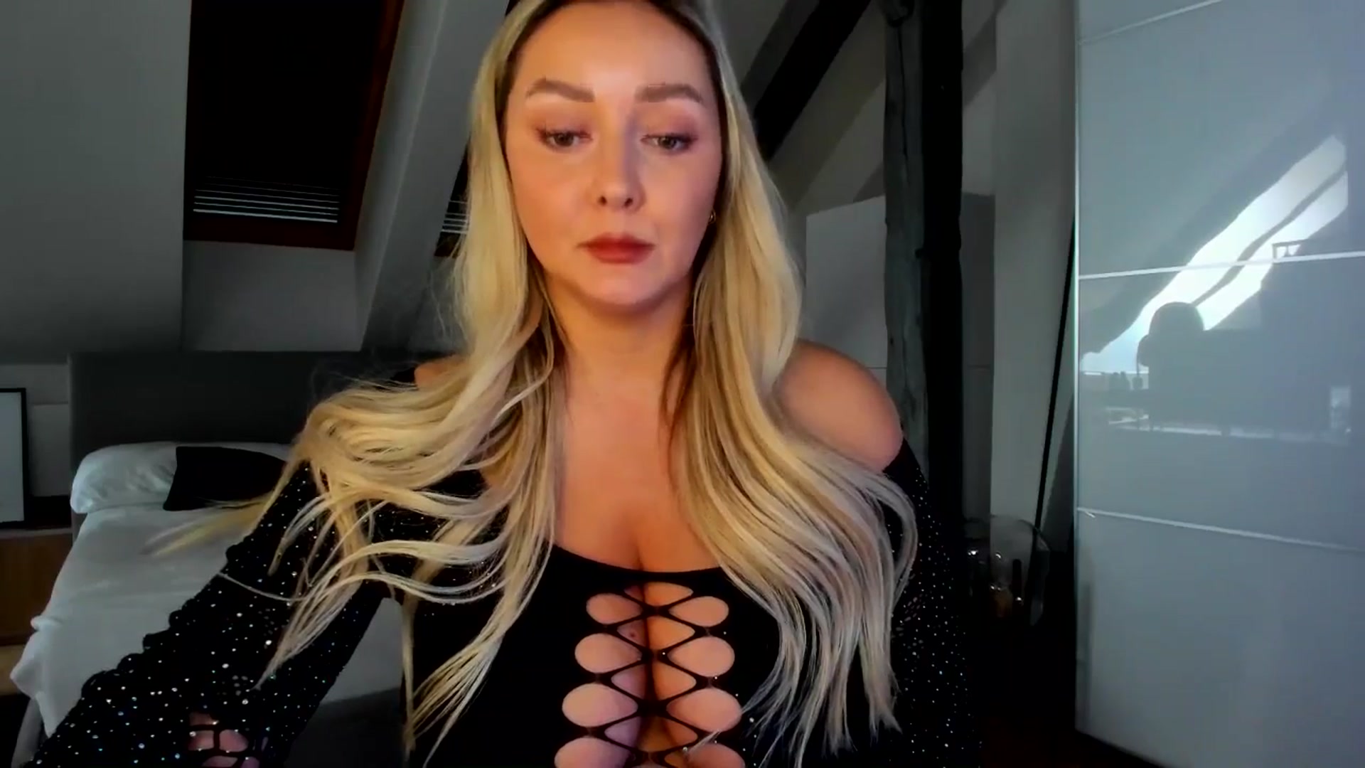Gallery image thumbnail from Mi_Ha's myfreecams stream on, 04/16/2026, 13:16 image 2 of 20