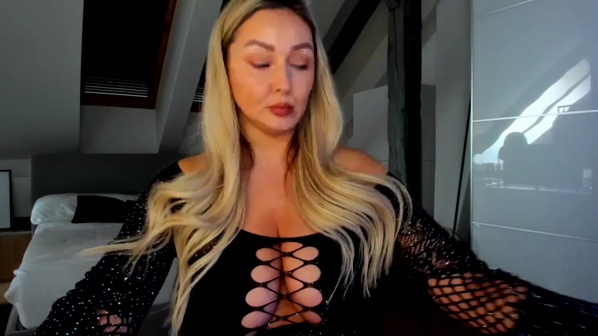 Gallery image thumbnail from Mi_Ha's myfreecams stream on, 04/16/2026, 13:16 image 8 of 20