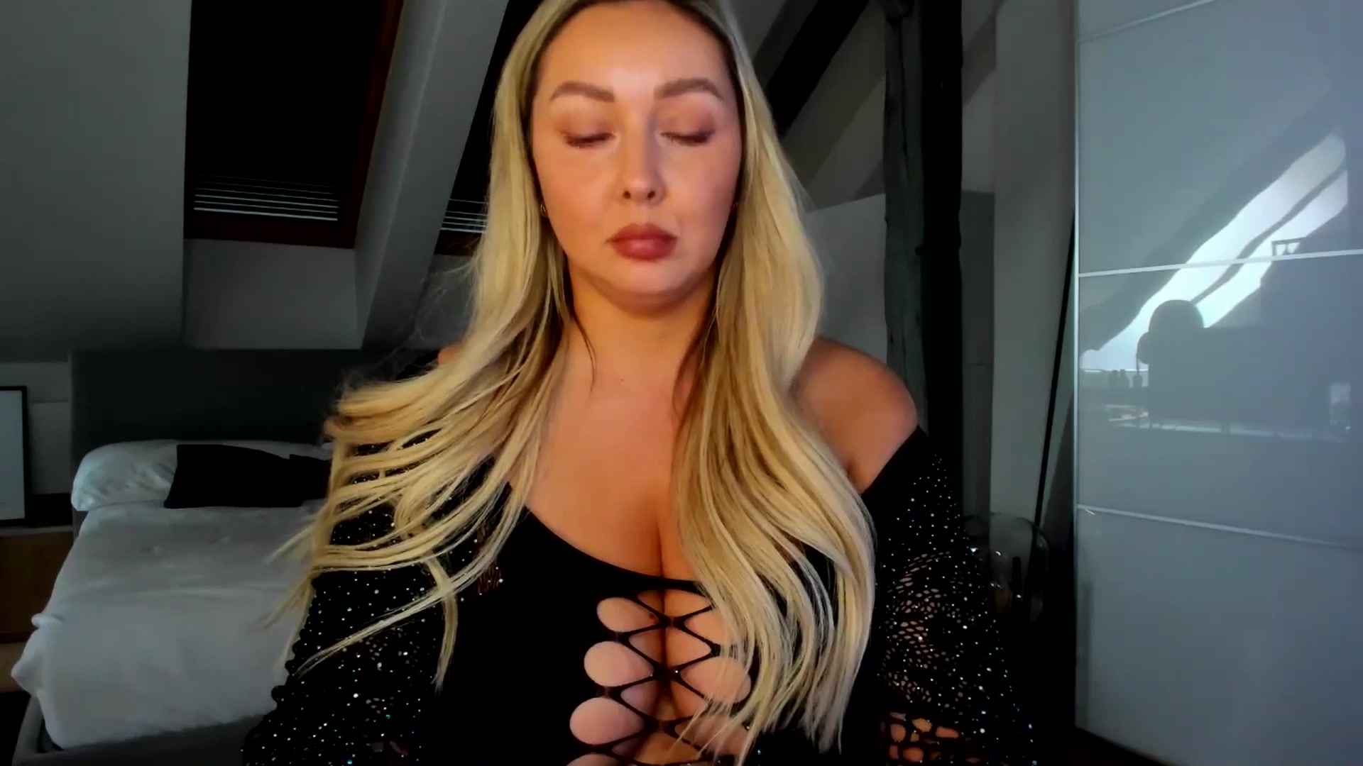 Gallery image thumbnail from Mi_Ha's myfreecams stream on, 04/16/2026, 13:16 image 11 of 20