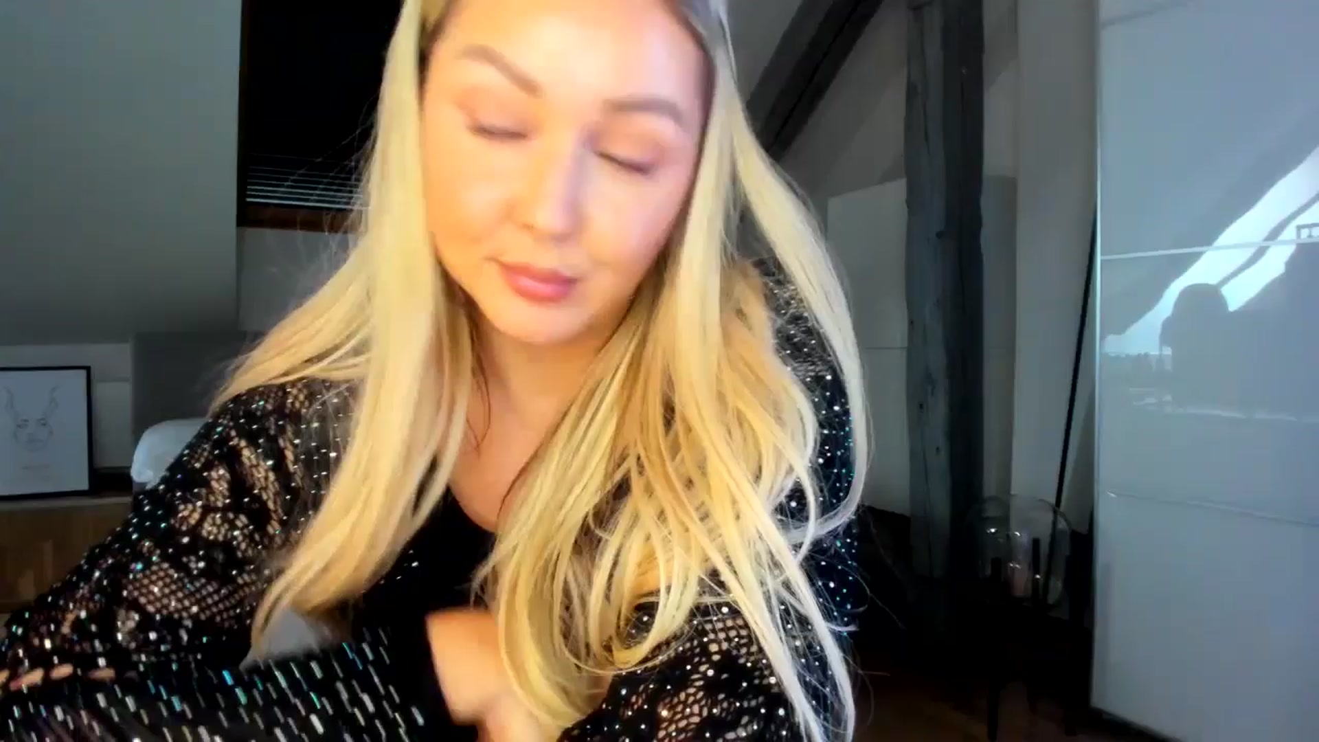 Gallery image thumbnail from Mi_Ha's myfreecams stream on, 04/16/2026, 16:21 image 15 of 20
