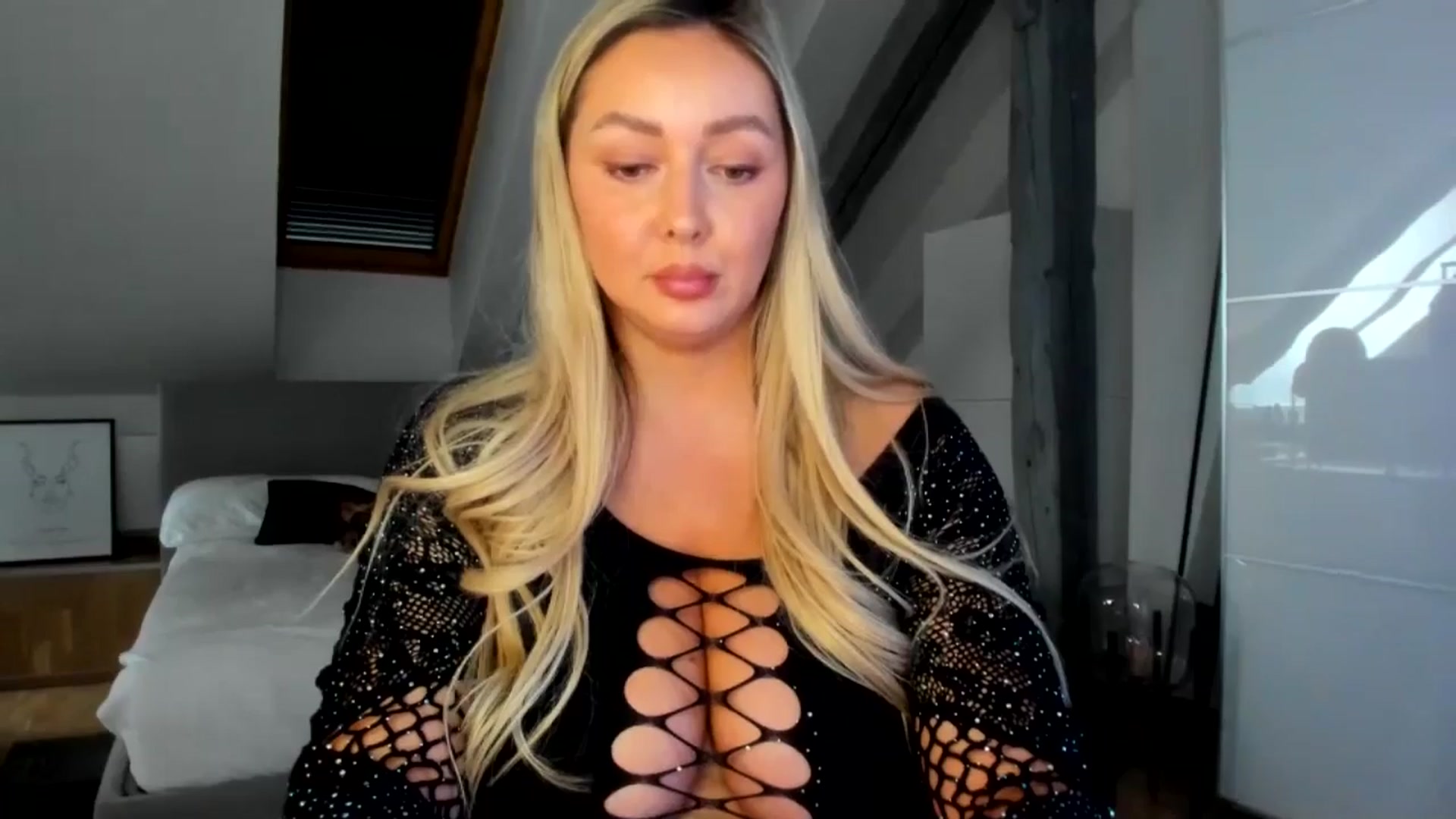 Gallery image thumbnail from Mi_Ha's myfreecams stream on, 04/16/2026, 16:21 image 12 of 20