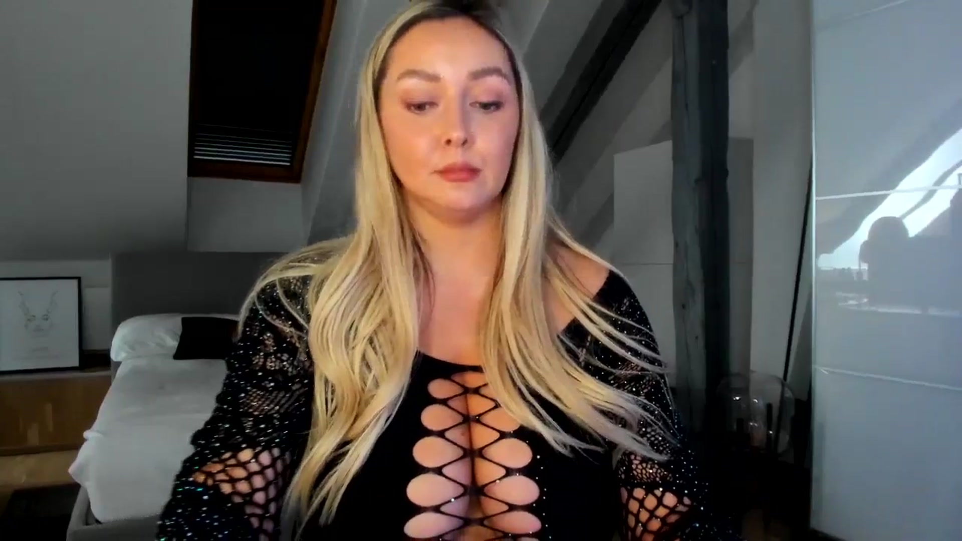 Gallery image thumbnail from Mi_Ha's myfreecams stream on, 04/16/2026, 16:21 image 11 of 20
