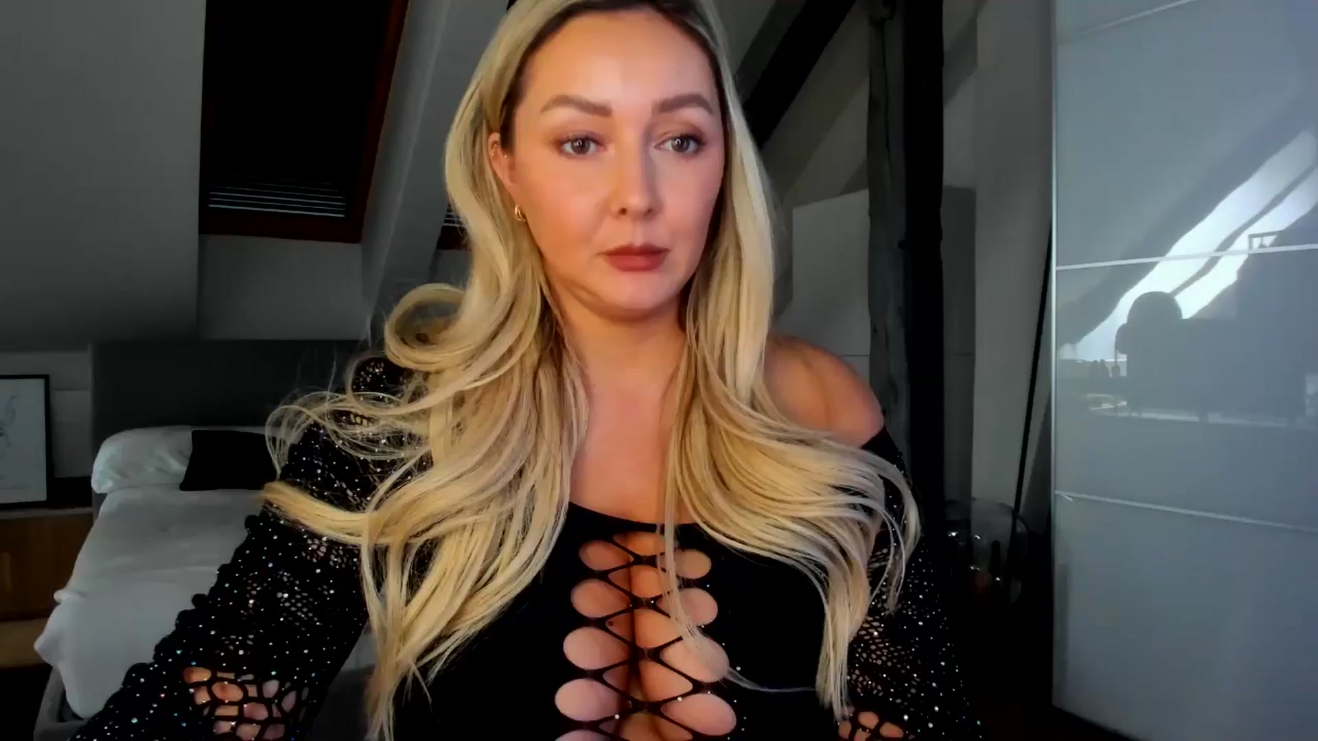Gallery image thumbnail from Mi_Ha's myfreecams stream on, 04/16/2026, 16:21 image 1 of 20