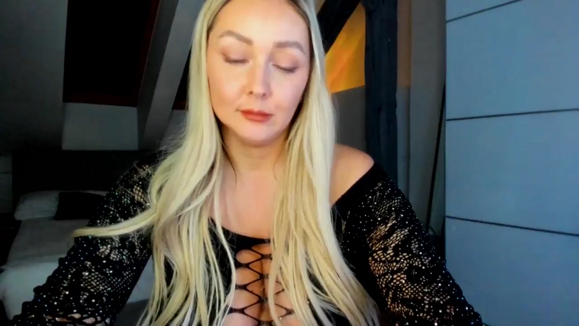 Gallery image thumbnail from Mi_Ha's myfreecams stream on, 04/16/2026, 20:47 image 8 of 20