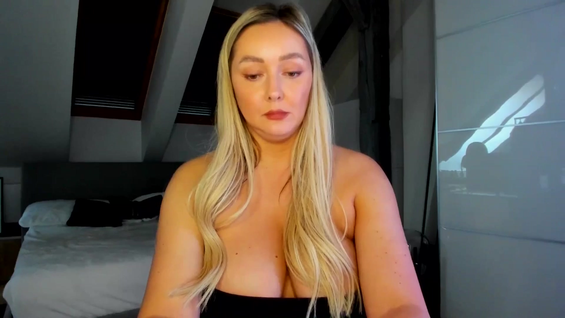 Gallery image thumbnail from Mi_Ha's myfreecams stream on, 04/17/2026, 14:07 image 19 of 20