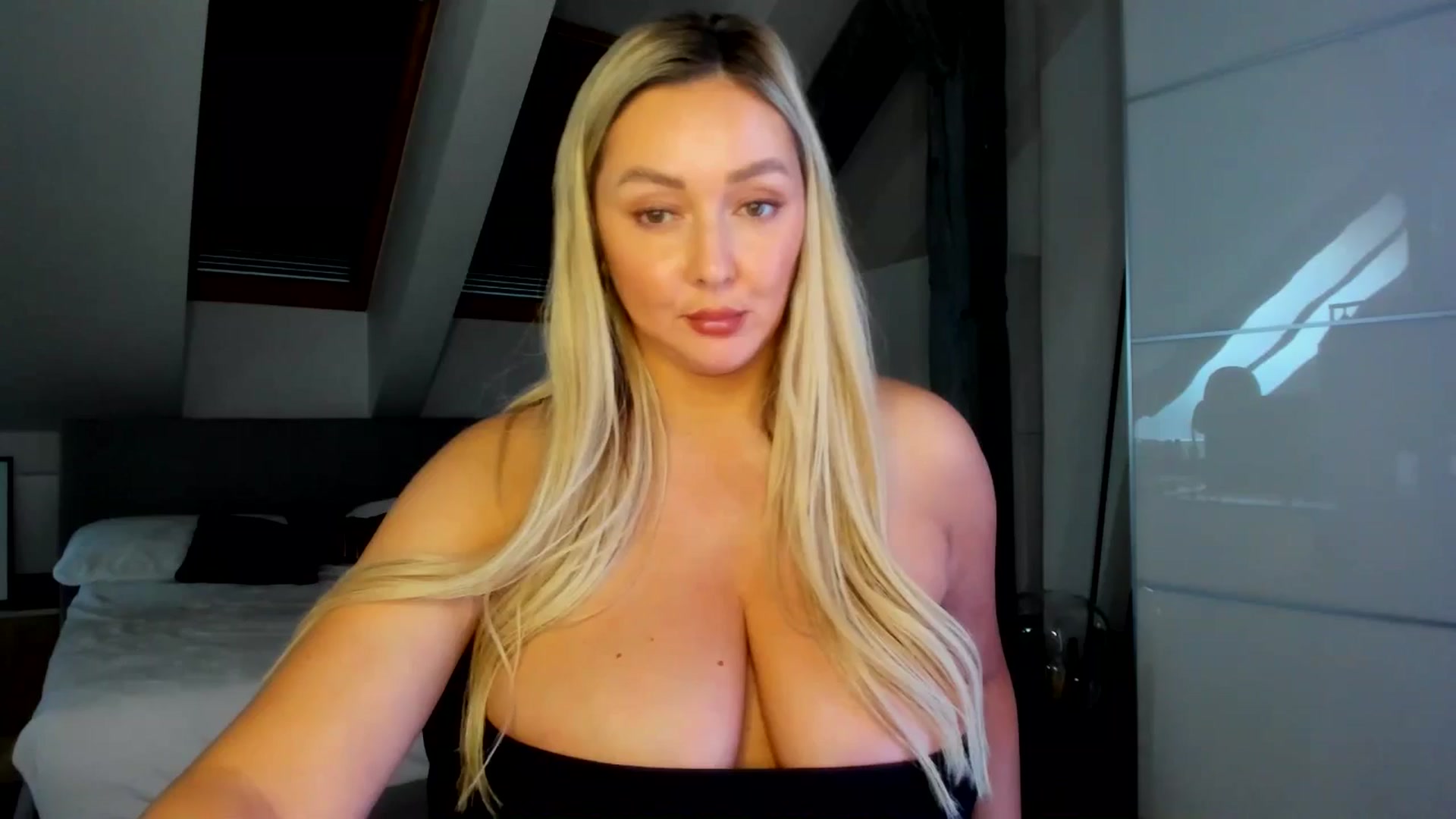 Gallery image thumbnail from Mi_Ha's myfreecams stream on, 04/17/2026, 14:54 image 18 of 20
